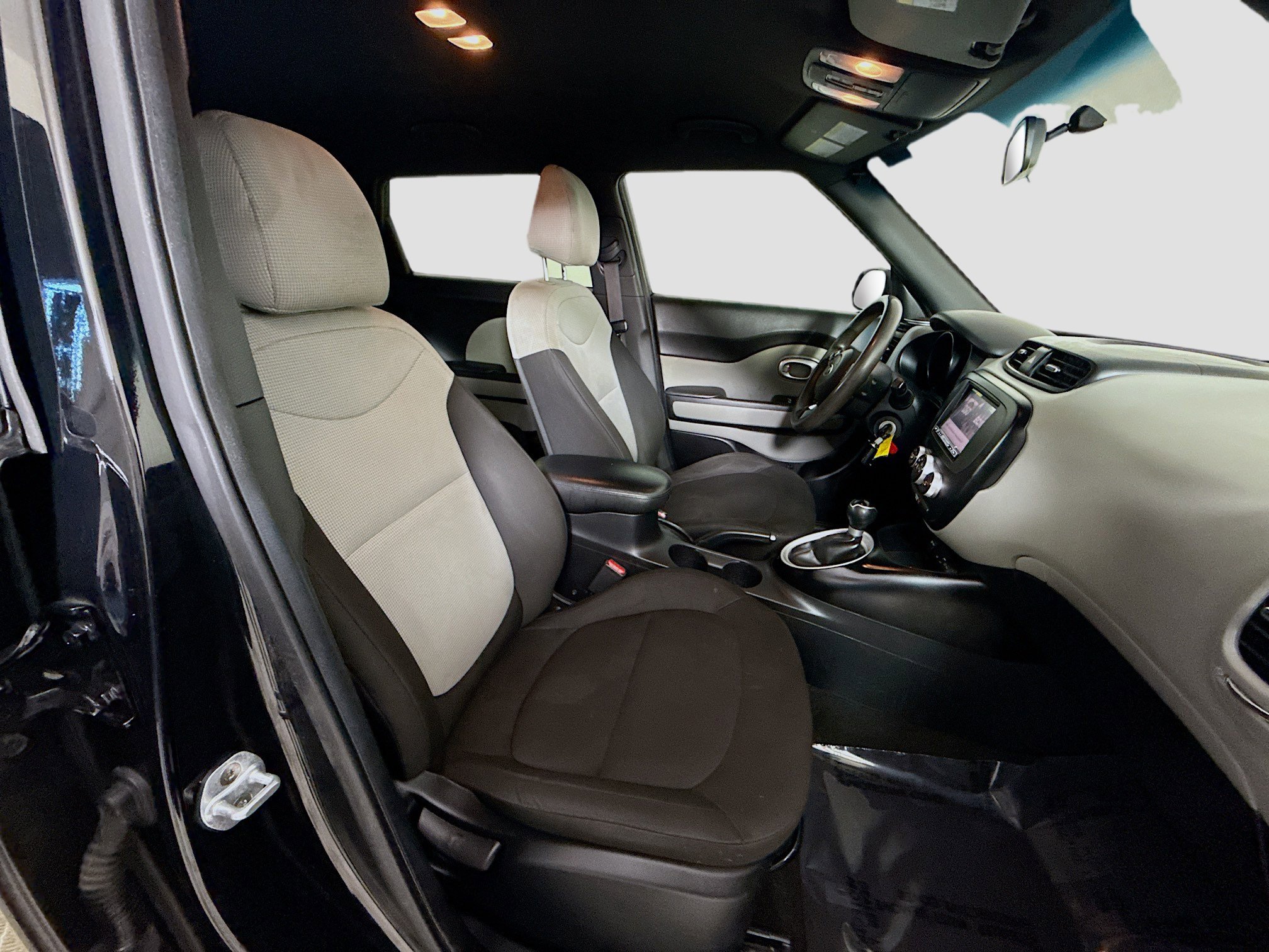 Used 2018 Kia Soul image 27