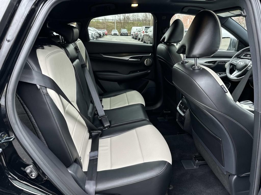 Certified 2025 INFINITI QX55 Essential image 34