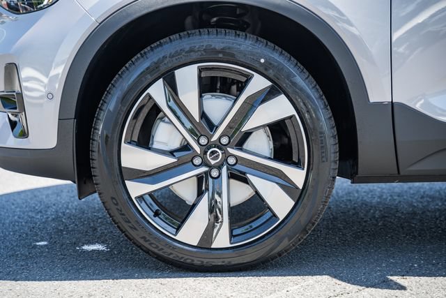 New 2026 Volvo XC40 B5 Plus w/ Climate Package AWD/4WD image 18
