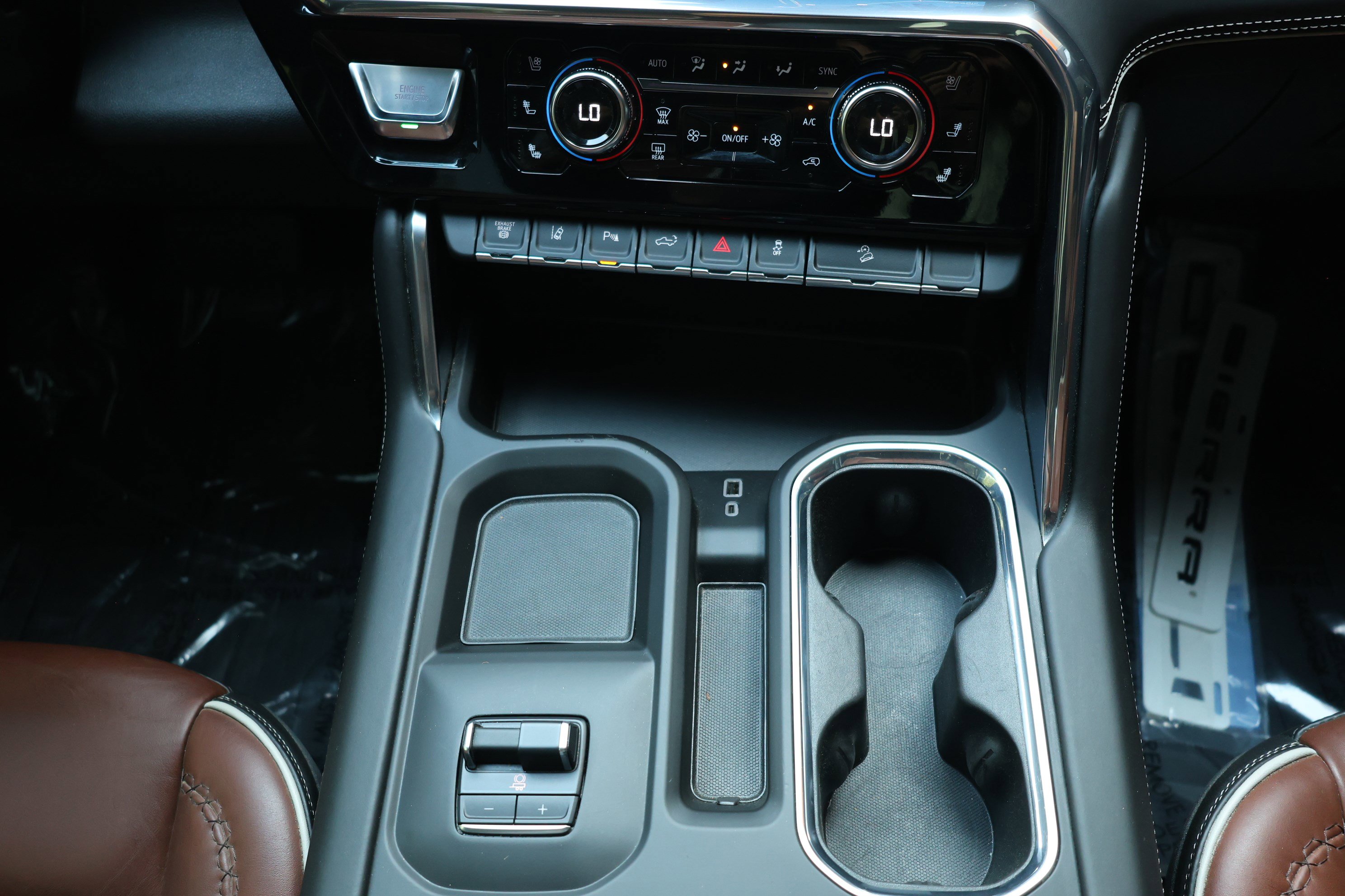 Used 2024 GMC Sierra 2500 Denali Ultimate w/ Snow Plow Prep/Camper Package image 23