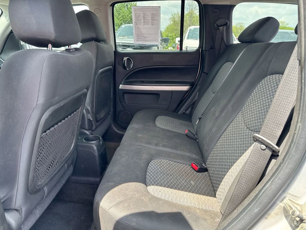 Used 2011 Chevrolet HHR LT FWD image 21