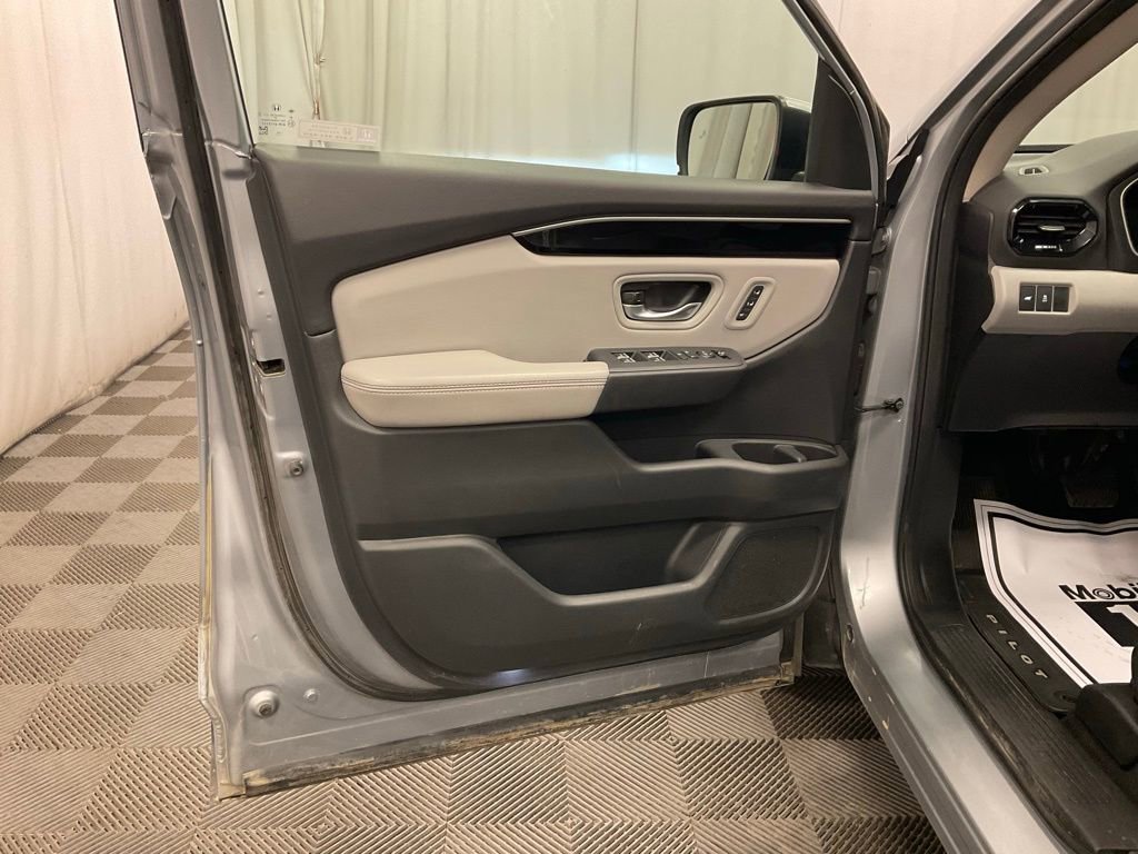Used 2023 Honda Pilot Touring image 4