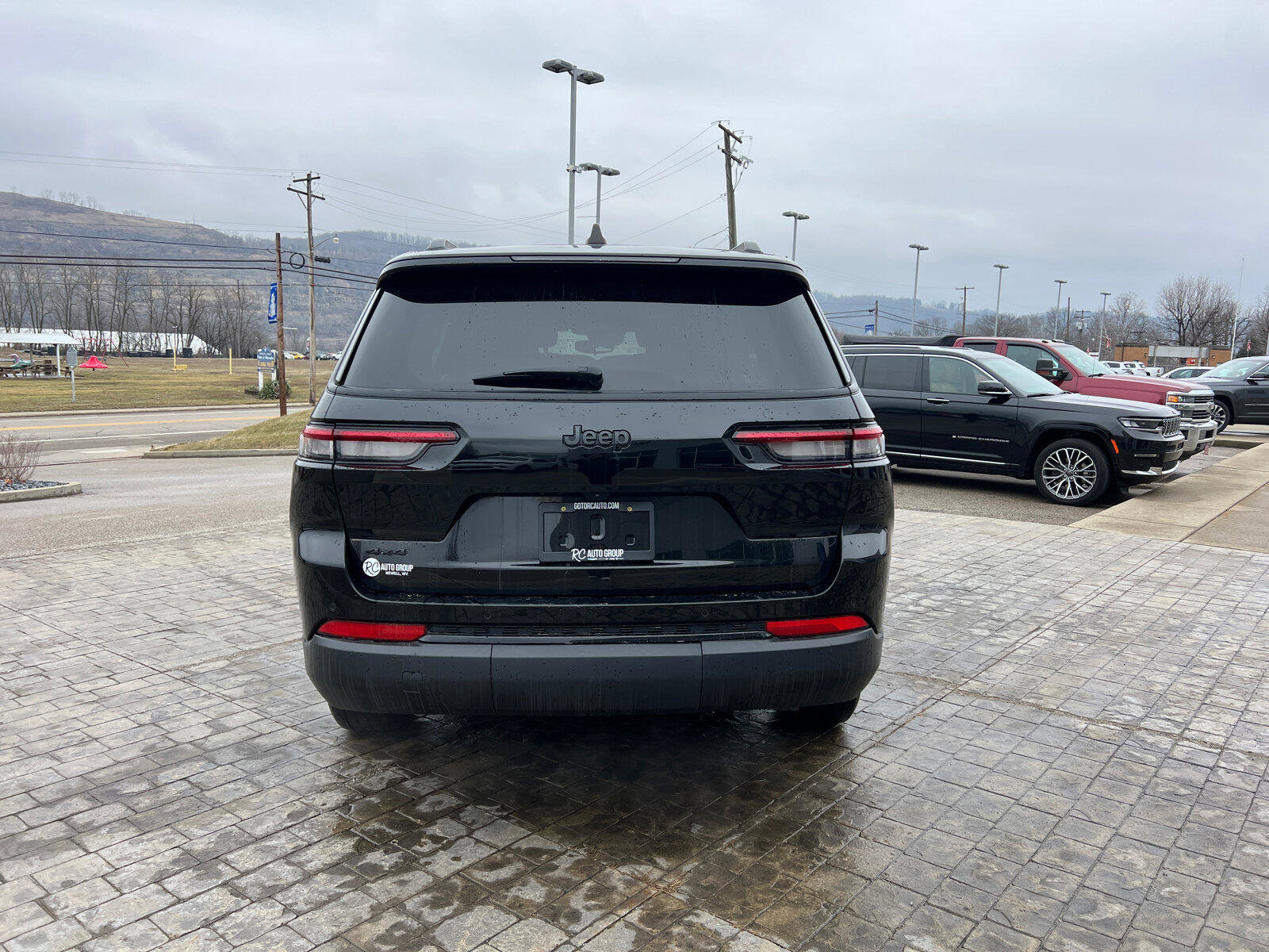 Used 2024 Jeep Grand Cherokee L Laredo AWD/4WD image 7