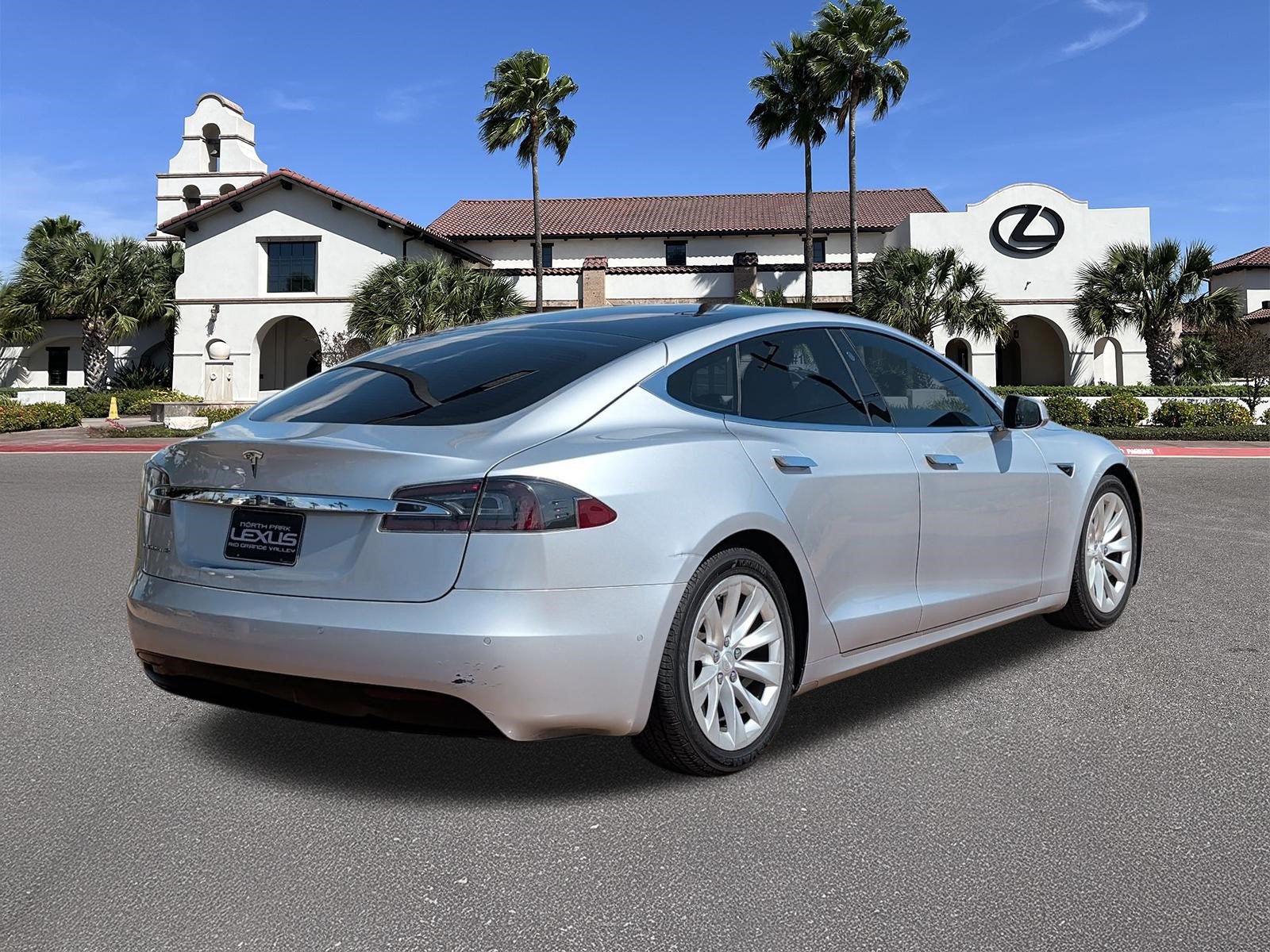Used 2017 Tesla Model S 75 RWD image 2