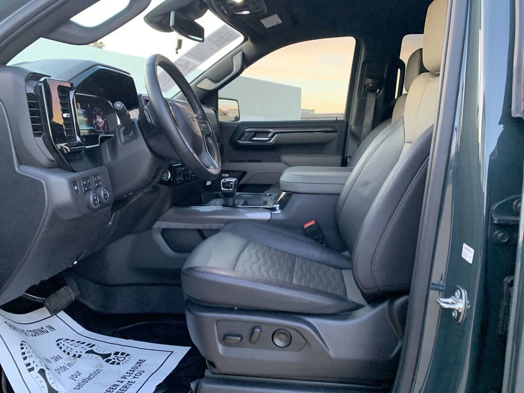 Used 2025 Chevrolet Silverado 1500 ZR2 image 18