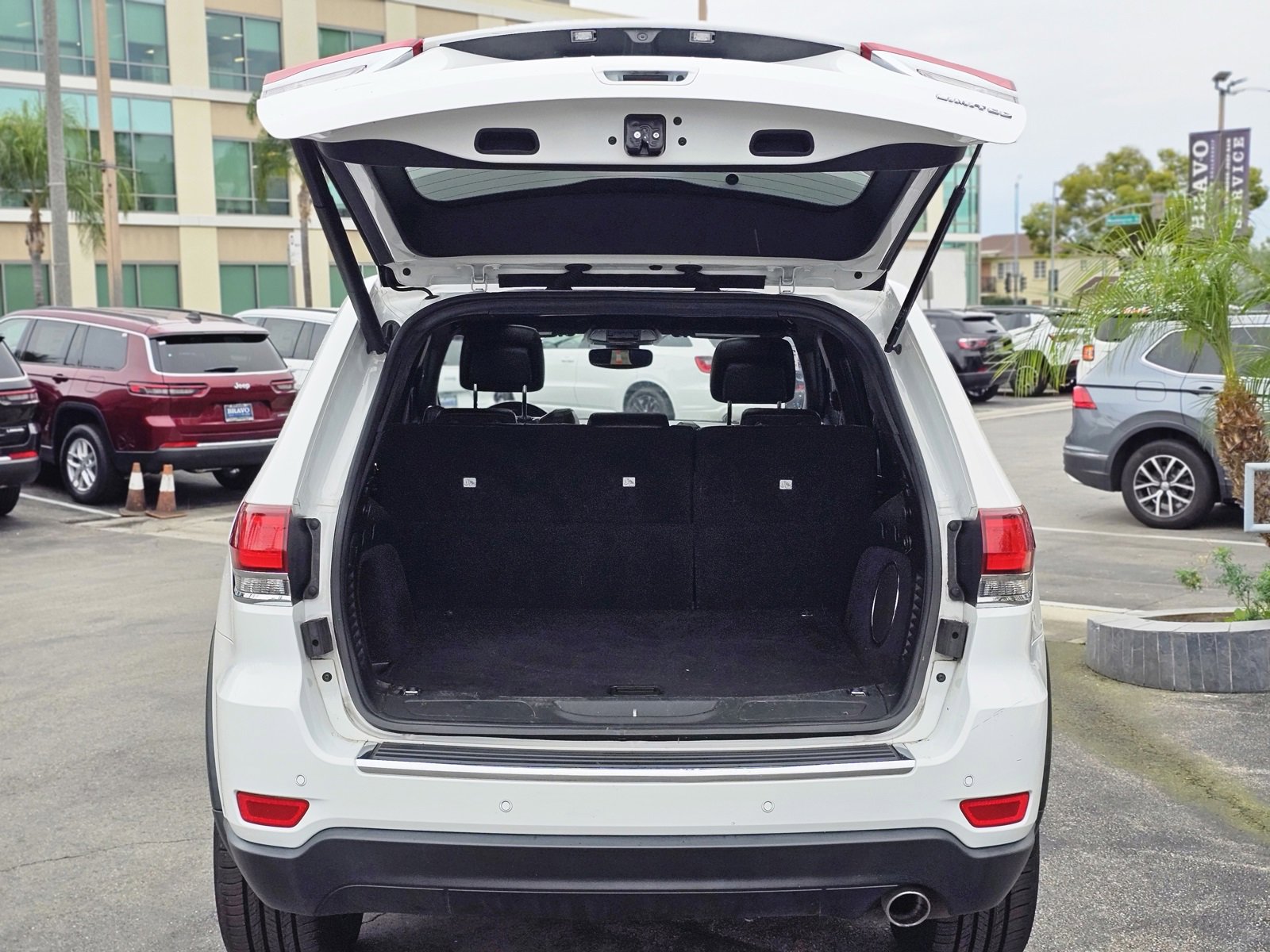 Used 2020 Jeep Grand Cherokee Limited w/ Luxury Group II image 7