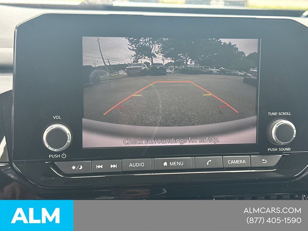 Used 2025 Nissan Pathfinder SV FWD image 32