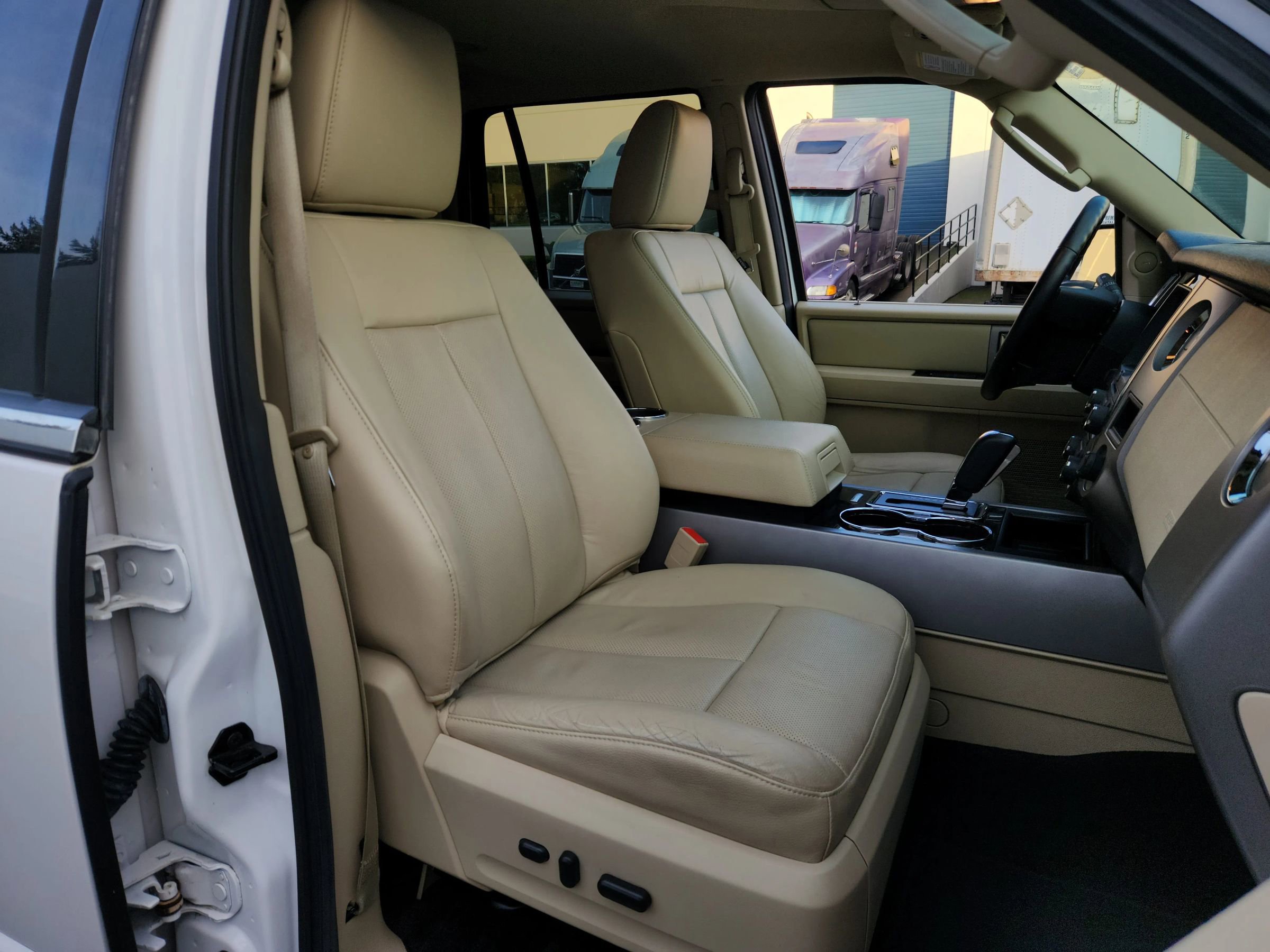 Used 2017 Ford Expedition Limited image 22