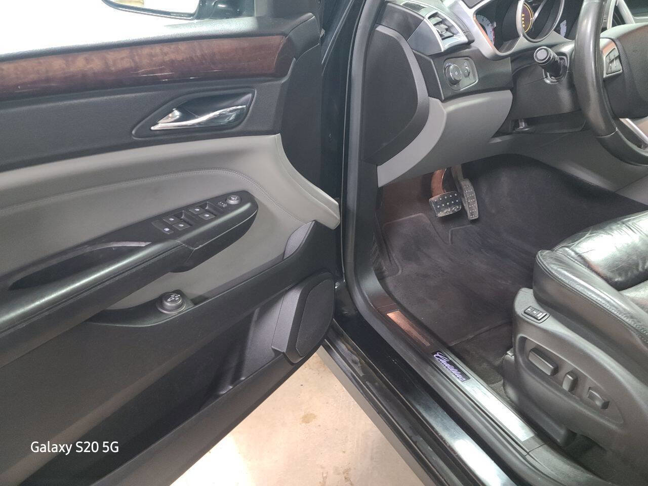 Used 2010 Cadillac SRX Premium image 22