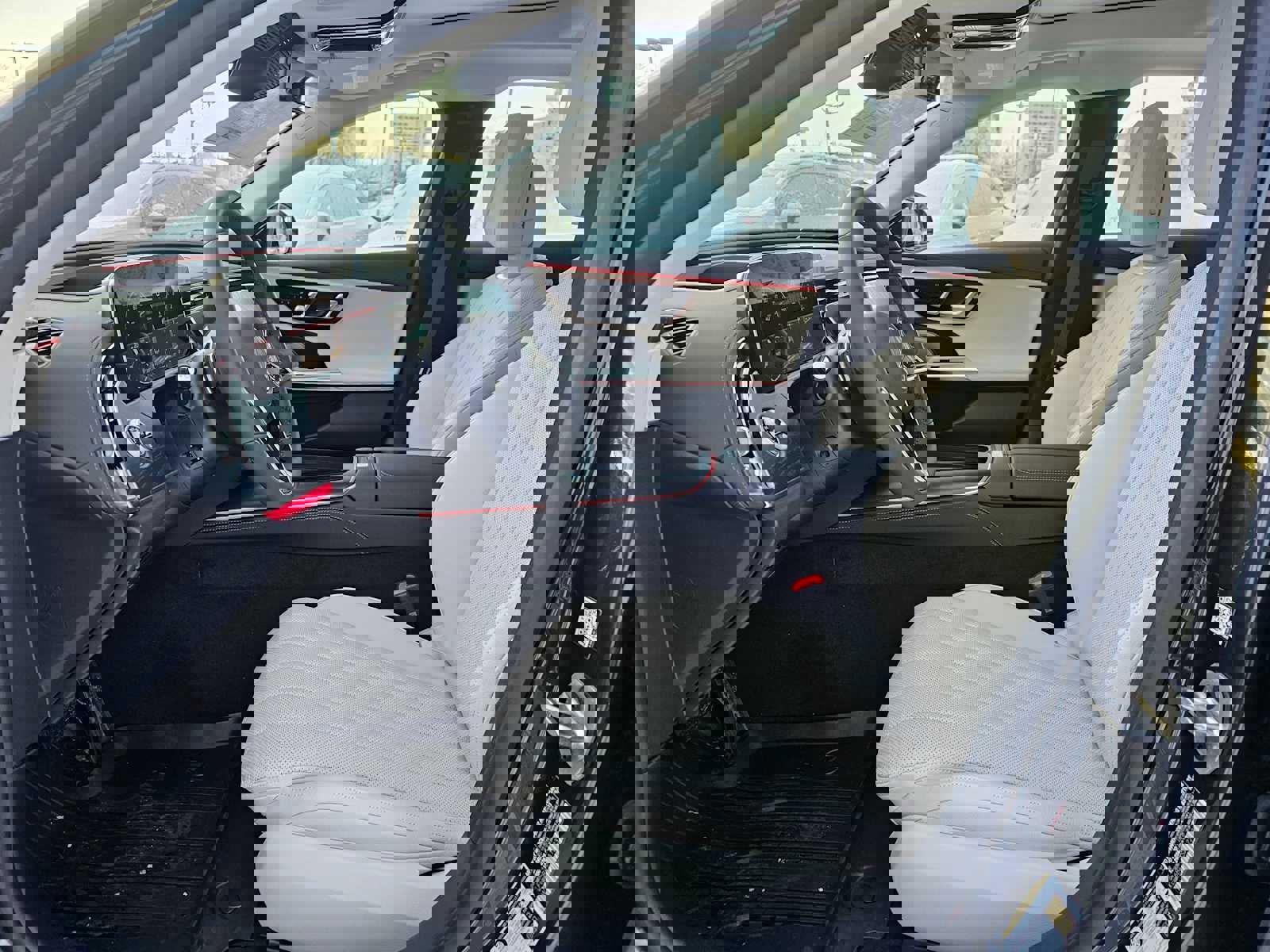 Used 2025 Mercedes-Benz E 450 4MATIC Sedan image 21