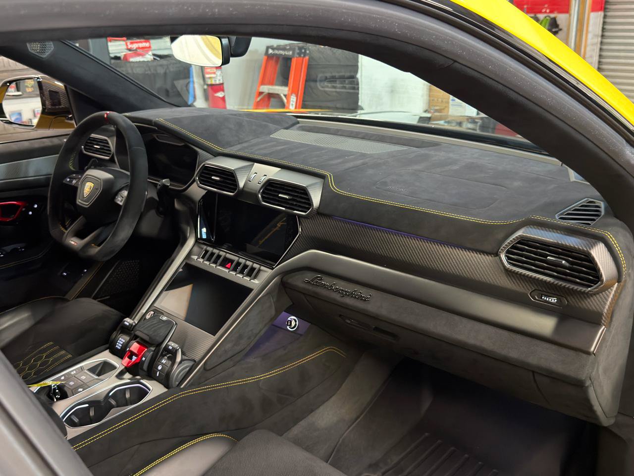 Used 2023 Lamborghini Urus Performante AWD/4WD image 27