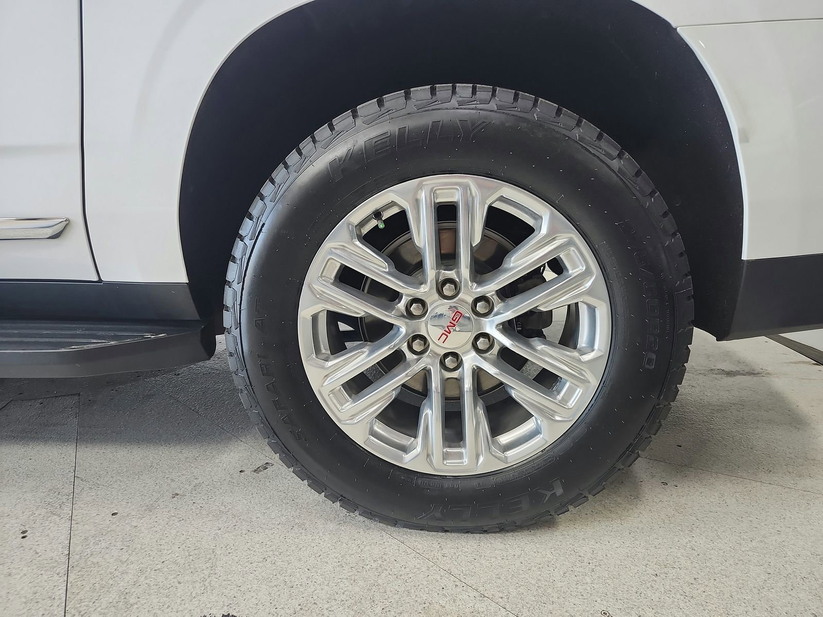 Used 2024 GMC Yukon XL SLT image 55