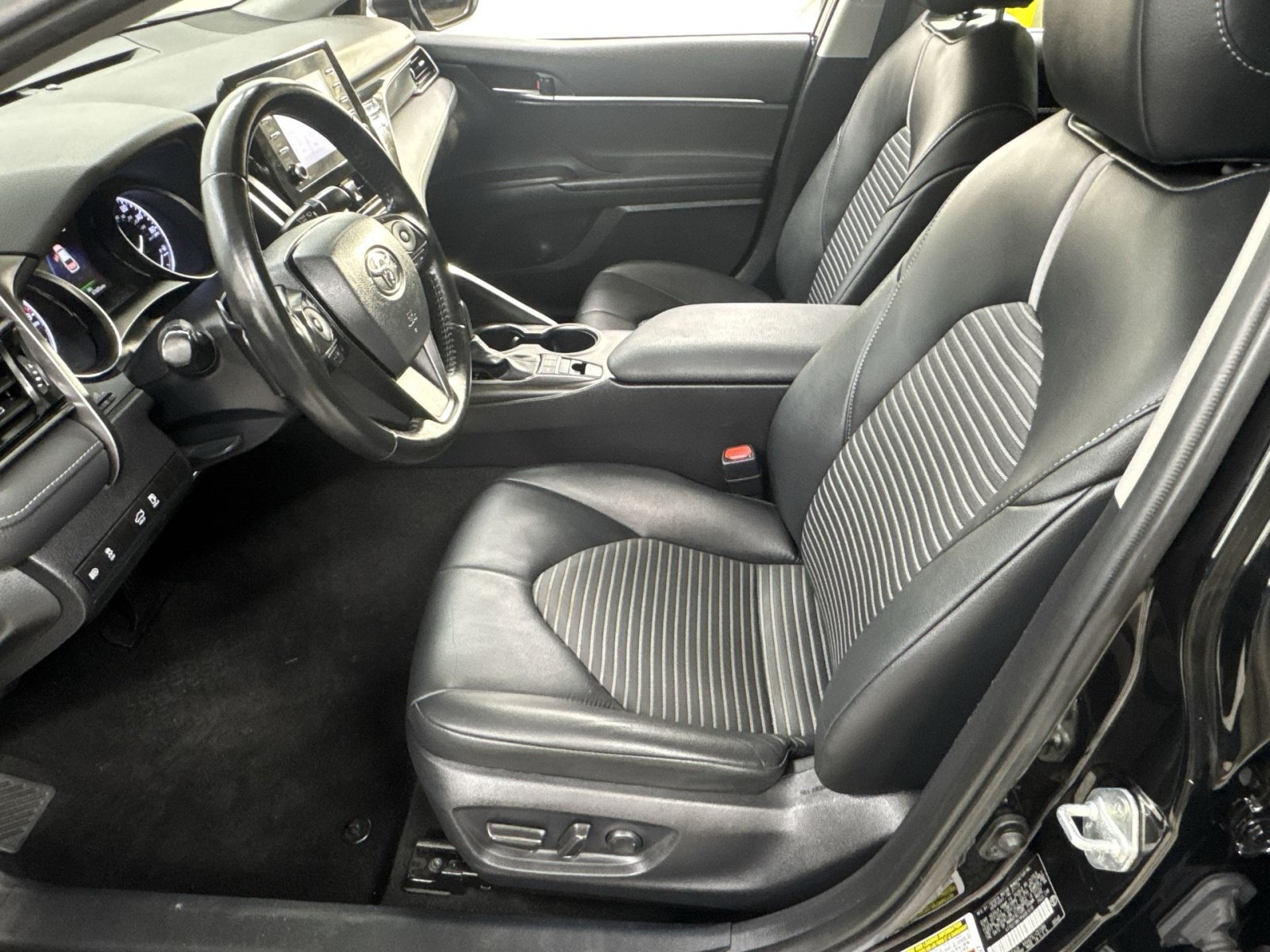 Used 2023 Toyota Camry SE AWD/4WD image 7