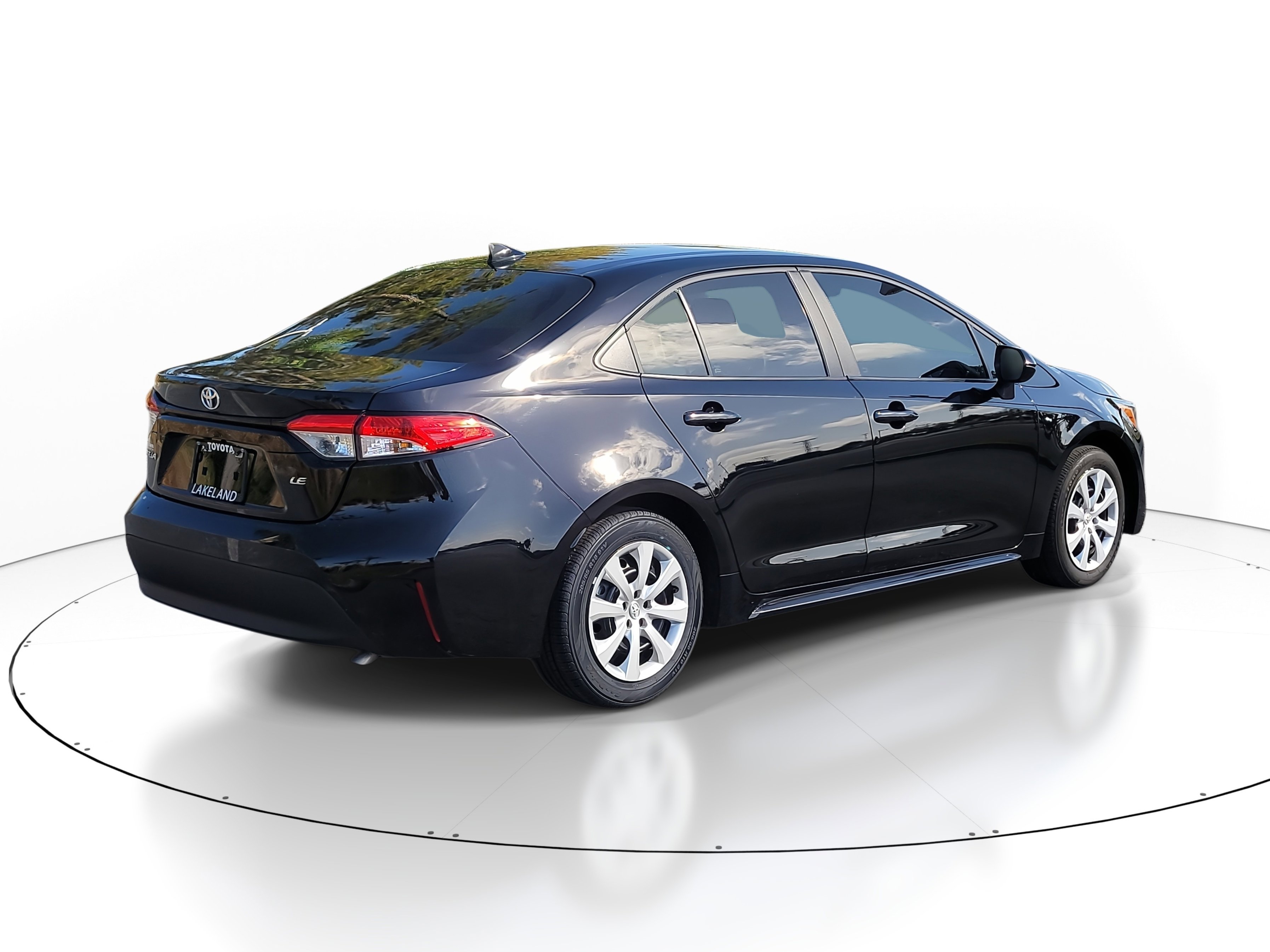 Used 2024 Toyota Corolla LE image 7