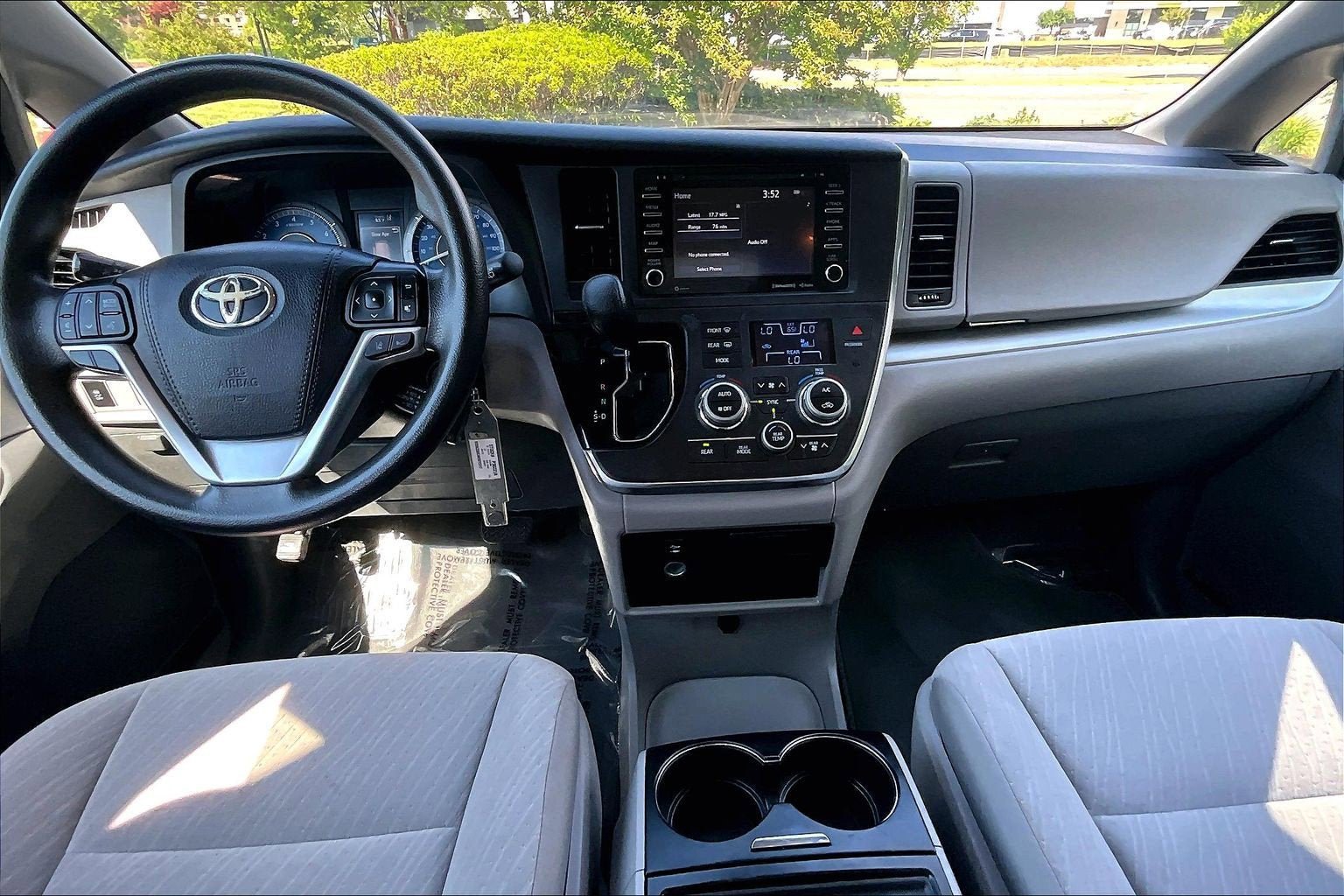Used 2019 Toyota Sienna LE FWD image 13