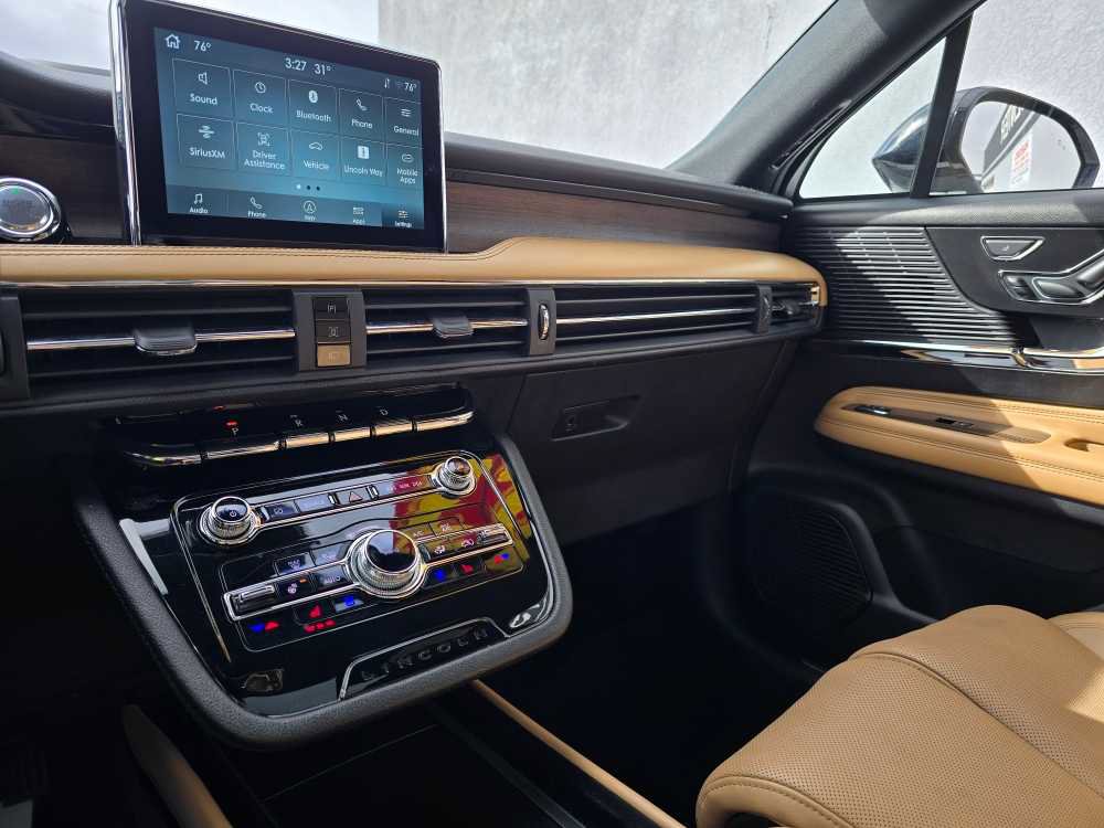 Used 2022 Lincoln Corsair Reserve w/ Equipment Group 201A image 27