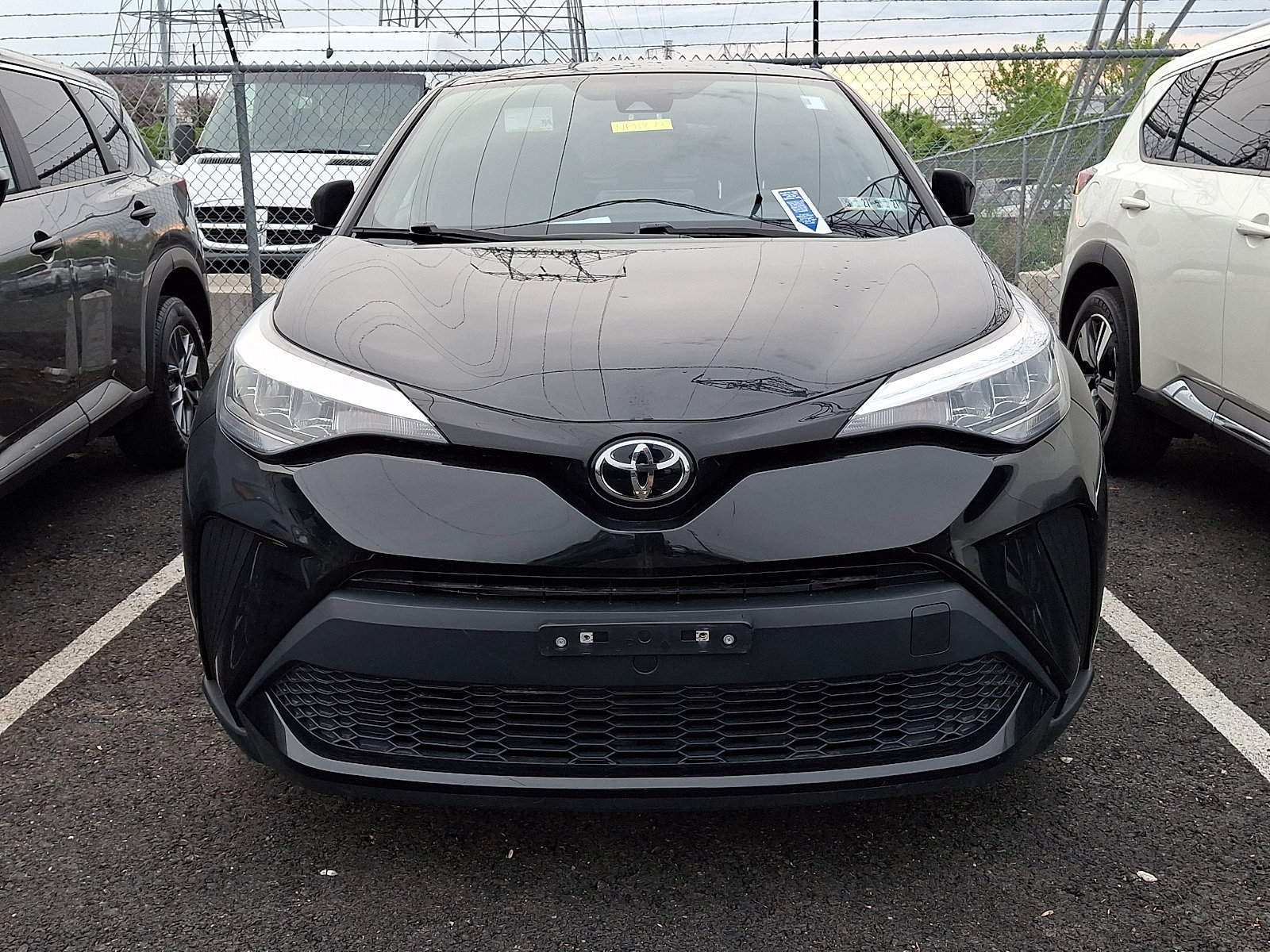 Used 2022 Toyota C-HR XLE FWD image 2