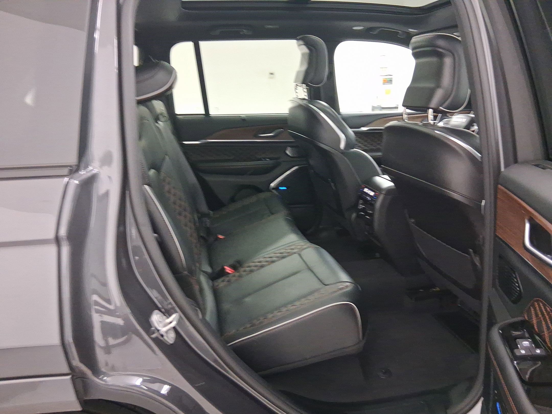 Used 2022 Jeep Grand Cherokee Summit w/ Adv Protech Group IV image 35