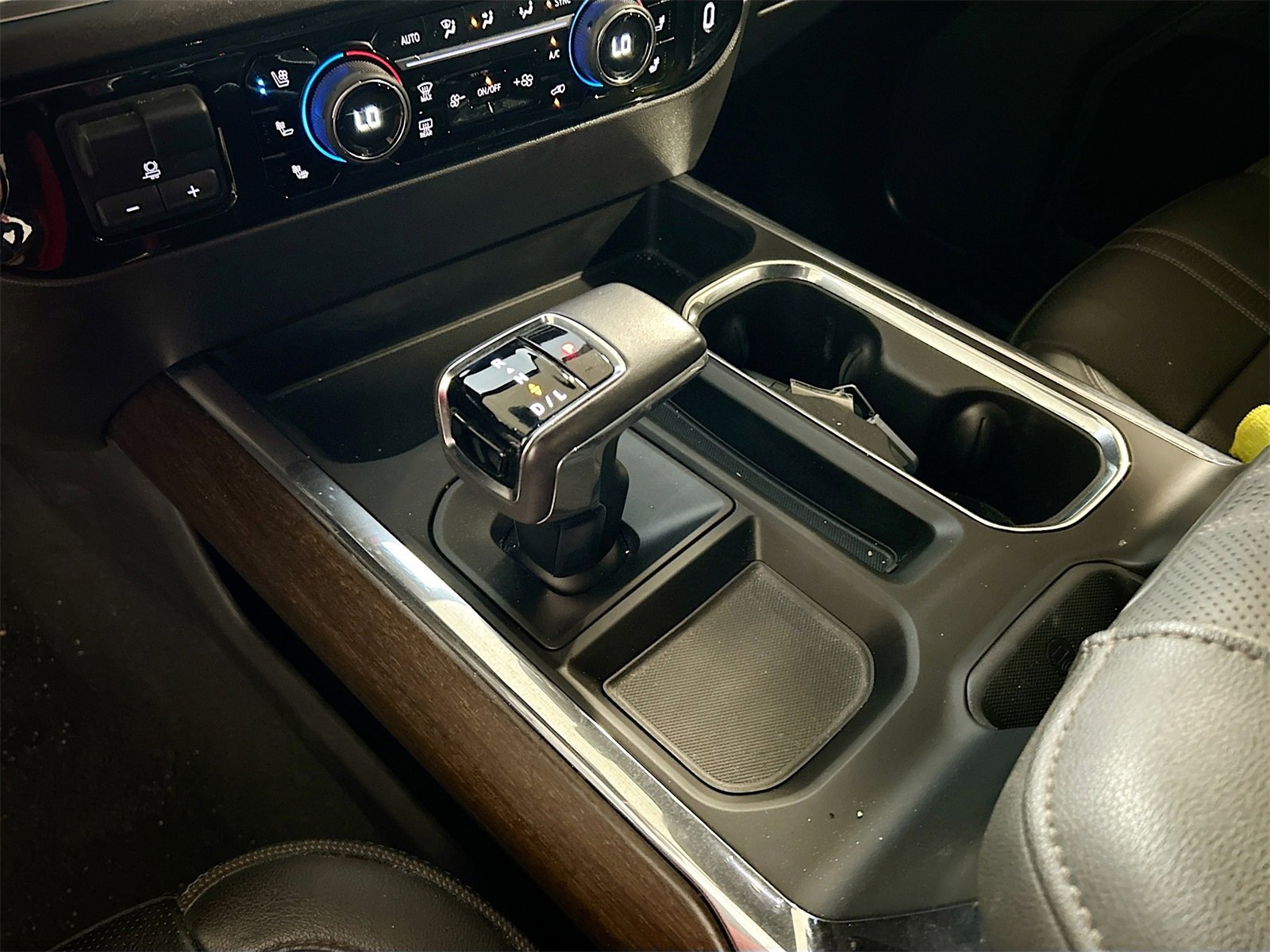 Used 2022 Chevrolet Silverado 1500 High Country w/ High Country Premium Package image 17