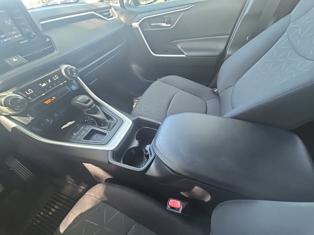 Used 2020 Toyota RAV4 XLE FWD image 26