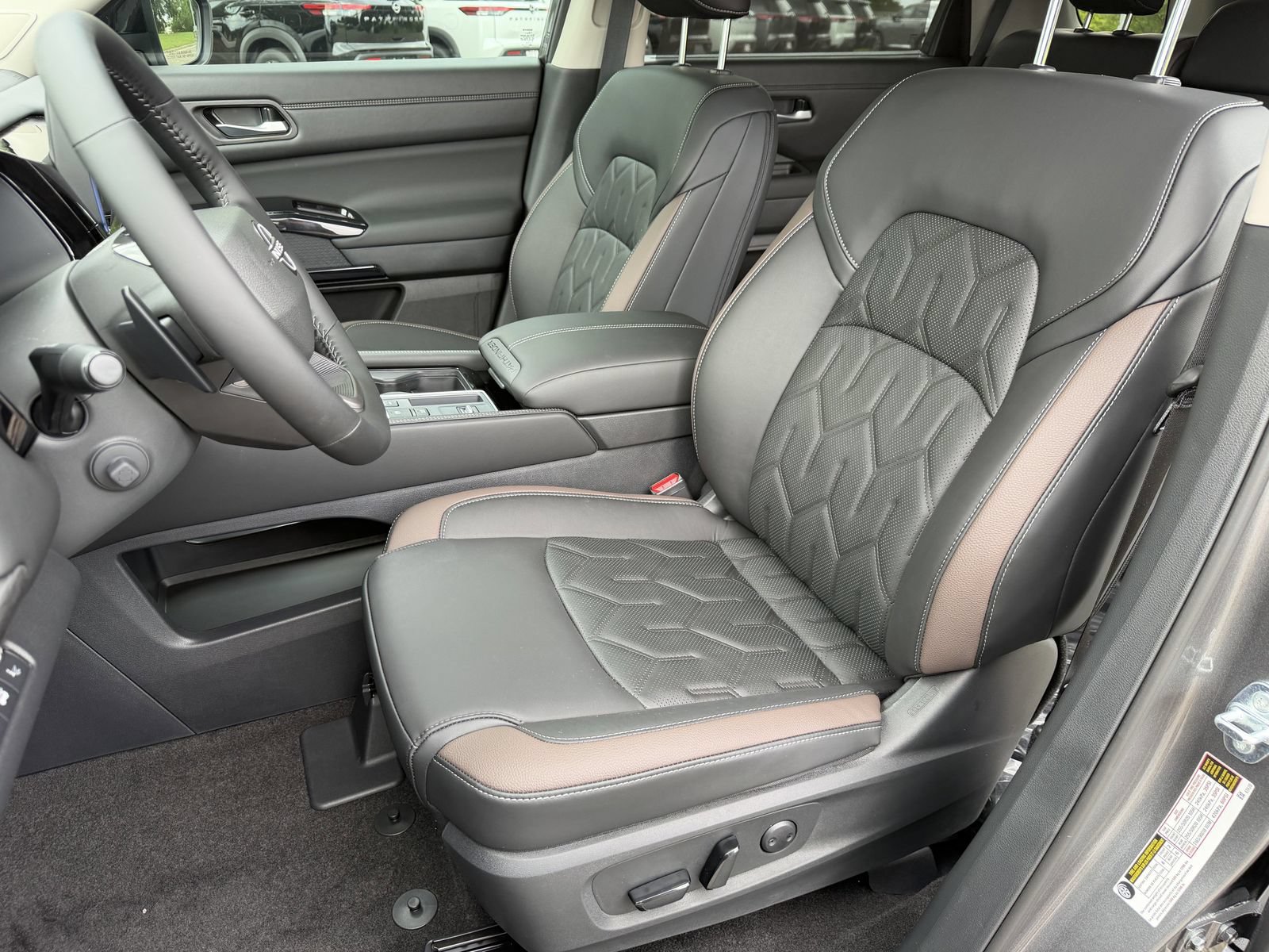 New 2026 Nissan Pathfinder Platinum w/ Cargo Package FWD image 24