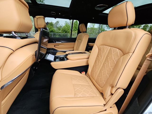 Used 2025 Jeep Grand Wagoneer Series III w/ Rear Seat Video Group 1 AWD/4WD image 27
