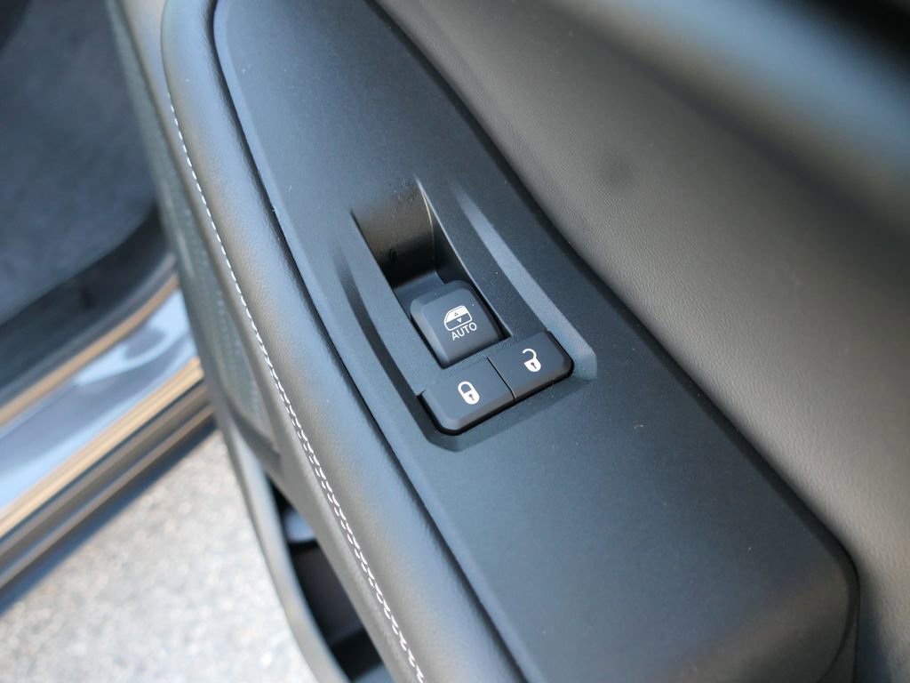 Used 2025 Jeep Grand Cherokee L Laredo w/ Luxury Tech Group I image 22