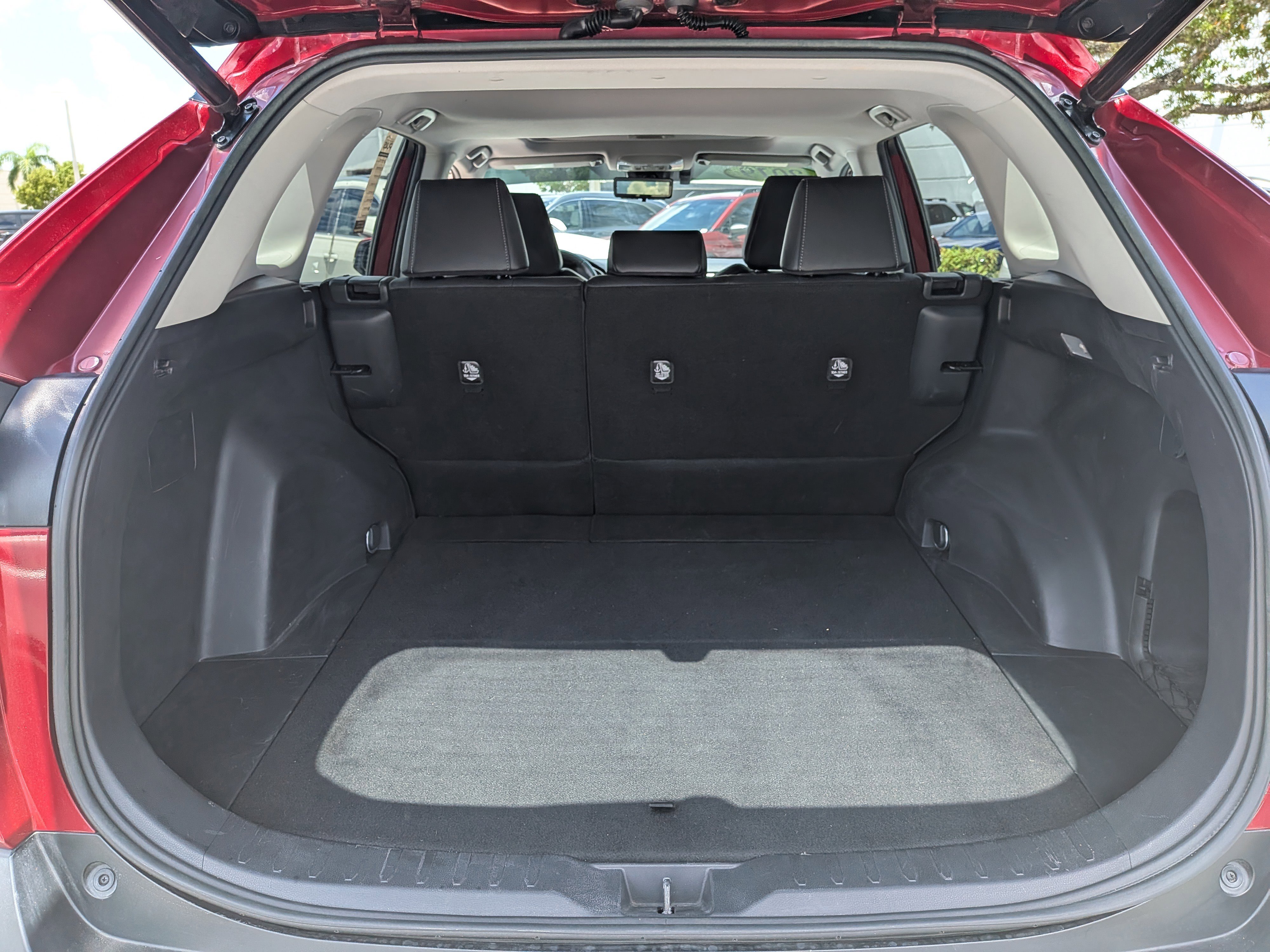 Used 2019 Toyota RAV4 Limited w/ Cold Weather Package FWD image 13