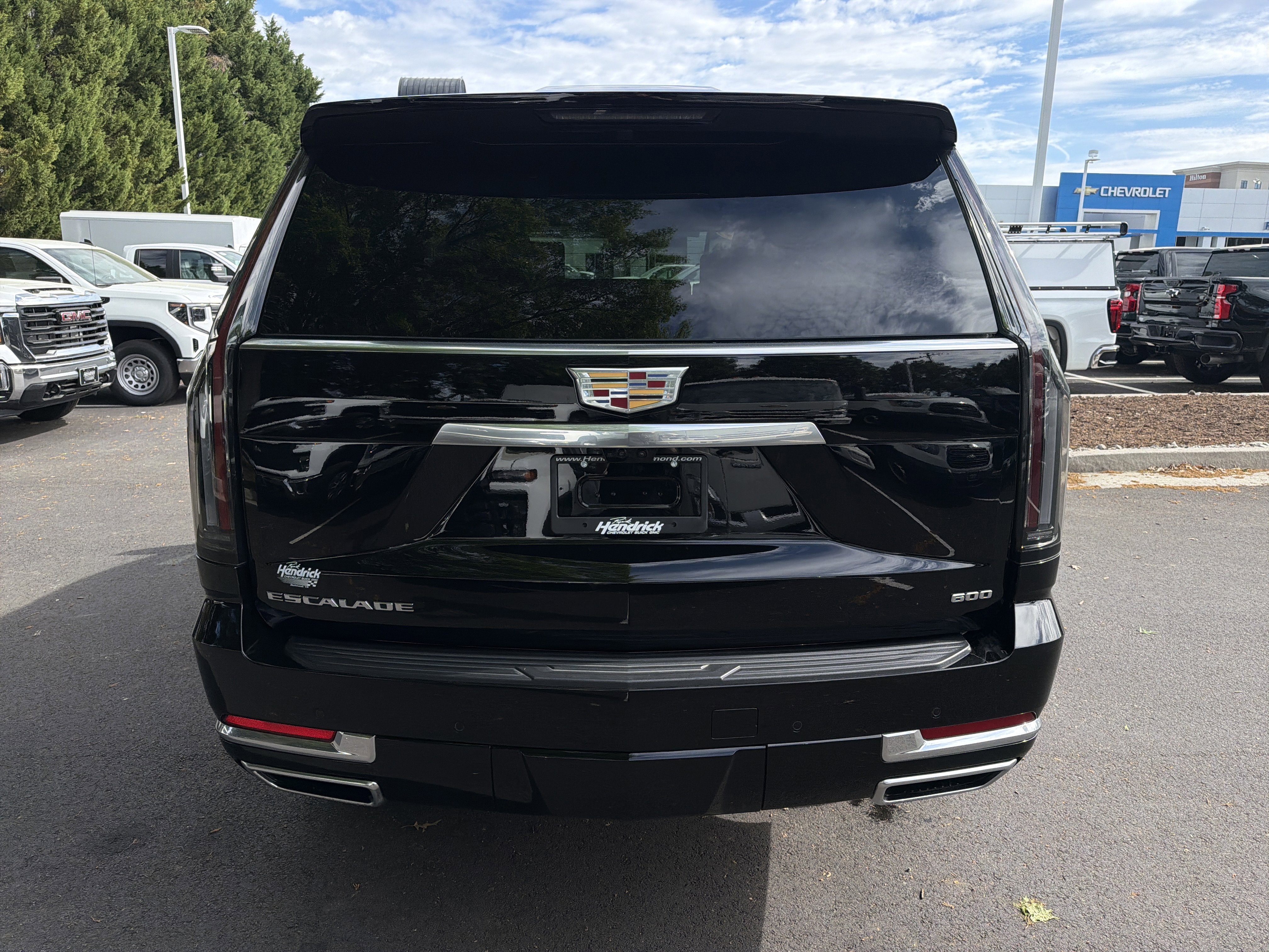 Used 2025 Cadillac Escalade Premium Luxury Platinum image 9