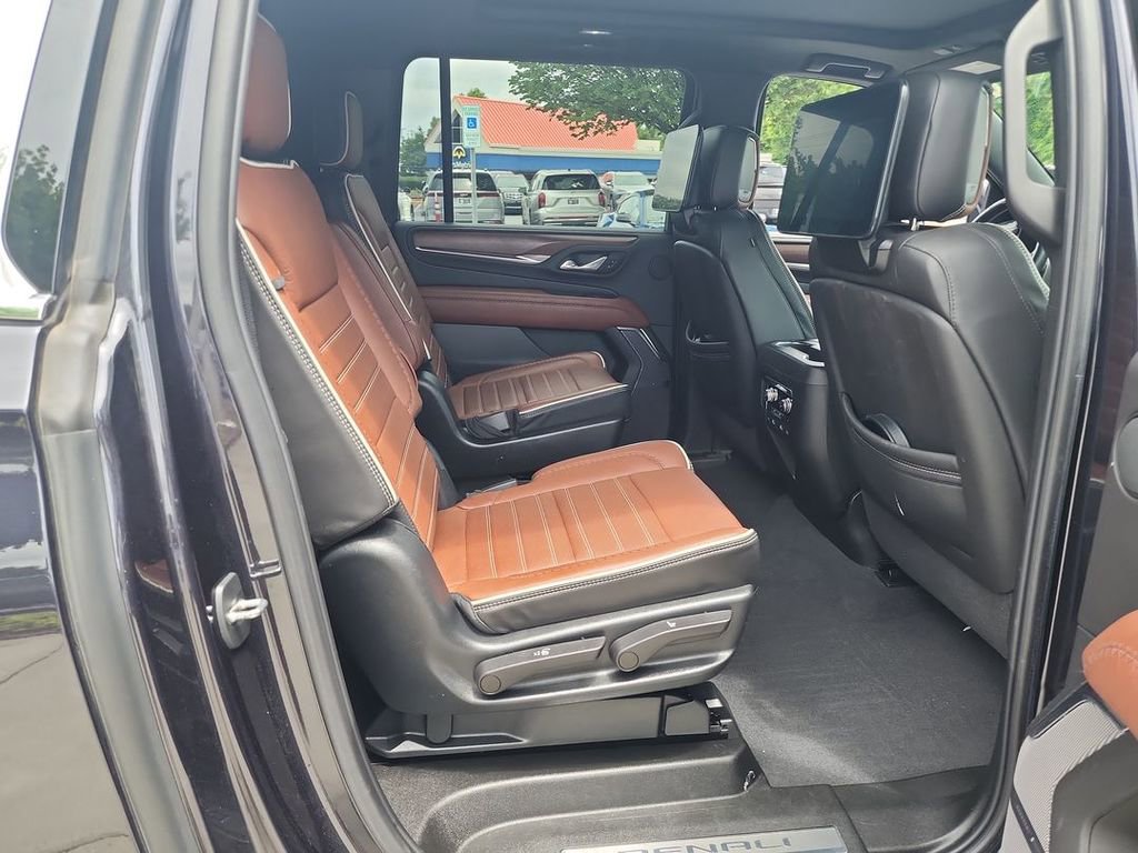 Certified 2023 GMC Yukon XL Denali Ultimate w/ LPO, Floor Liner Package AWD/4WD image 27