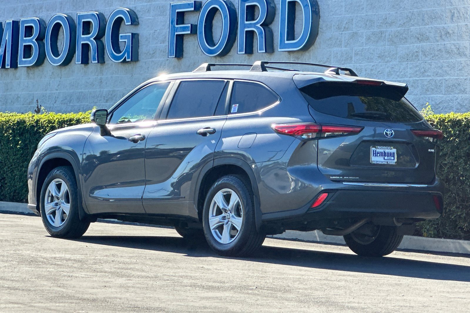 Used 2023 Toyota Highlander LE image 6