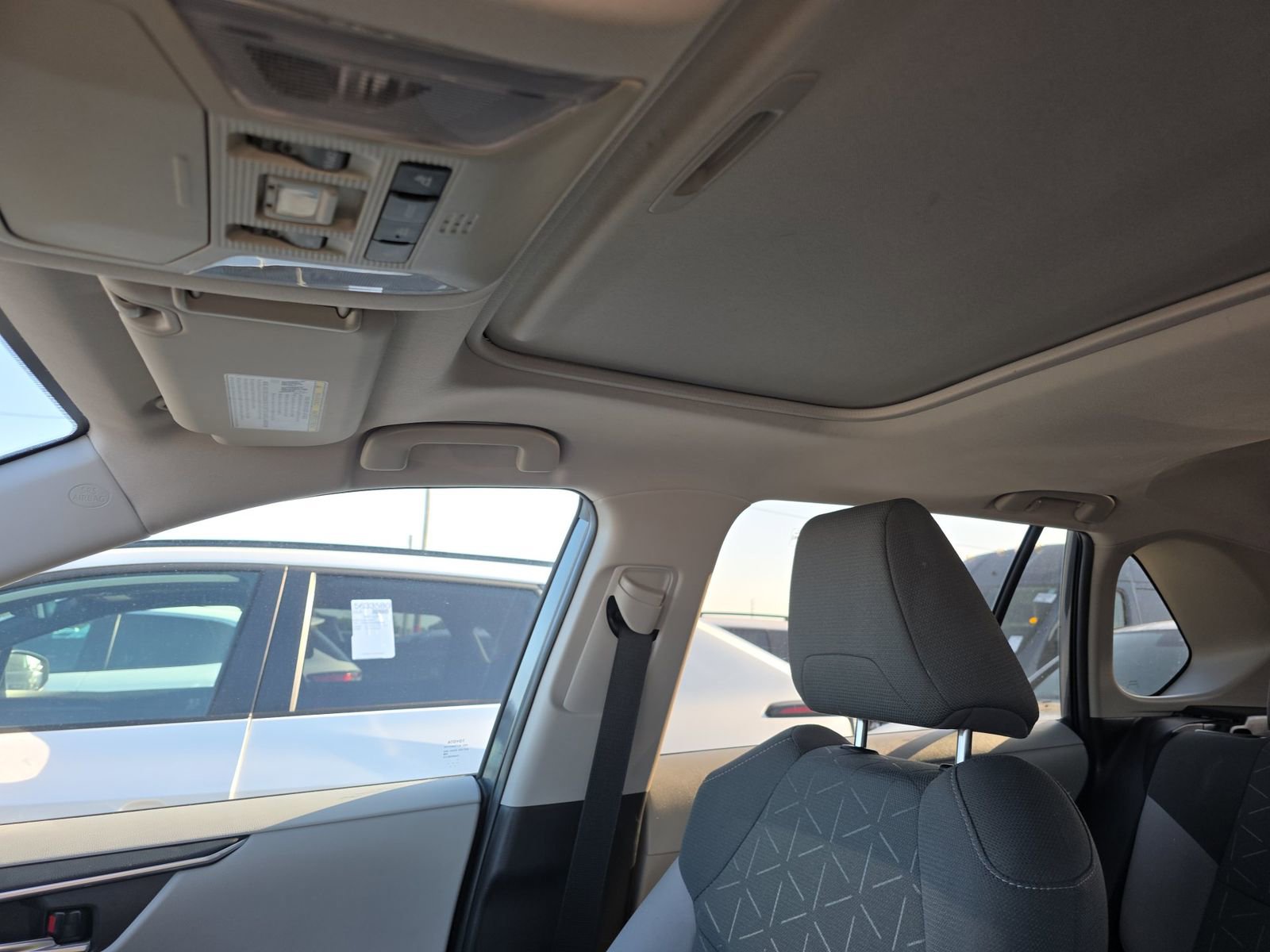 Used 2021 Toyota RAV4 XLE w/ Convenience Package FWD image 15