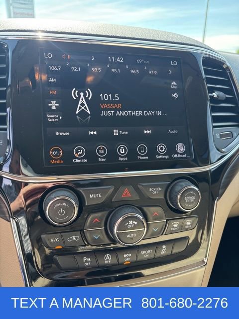 Used 2020 Jeep Grand Cherokee Laredo w/ 18" Wheel & 8.4" Radio Group AWD/4WD image 17