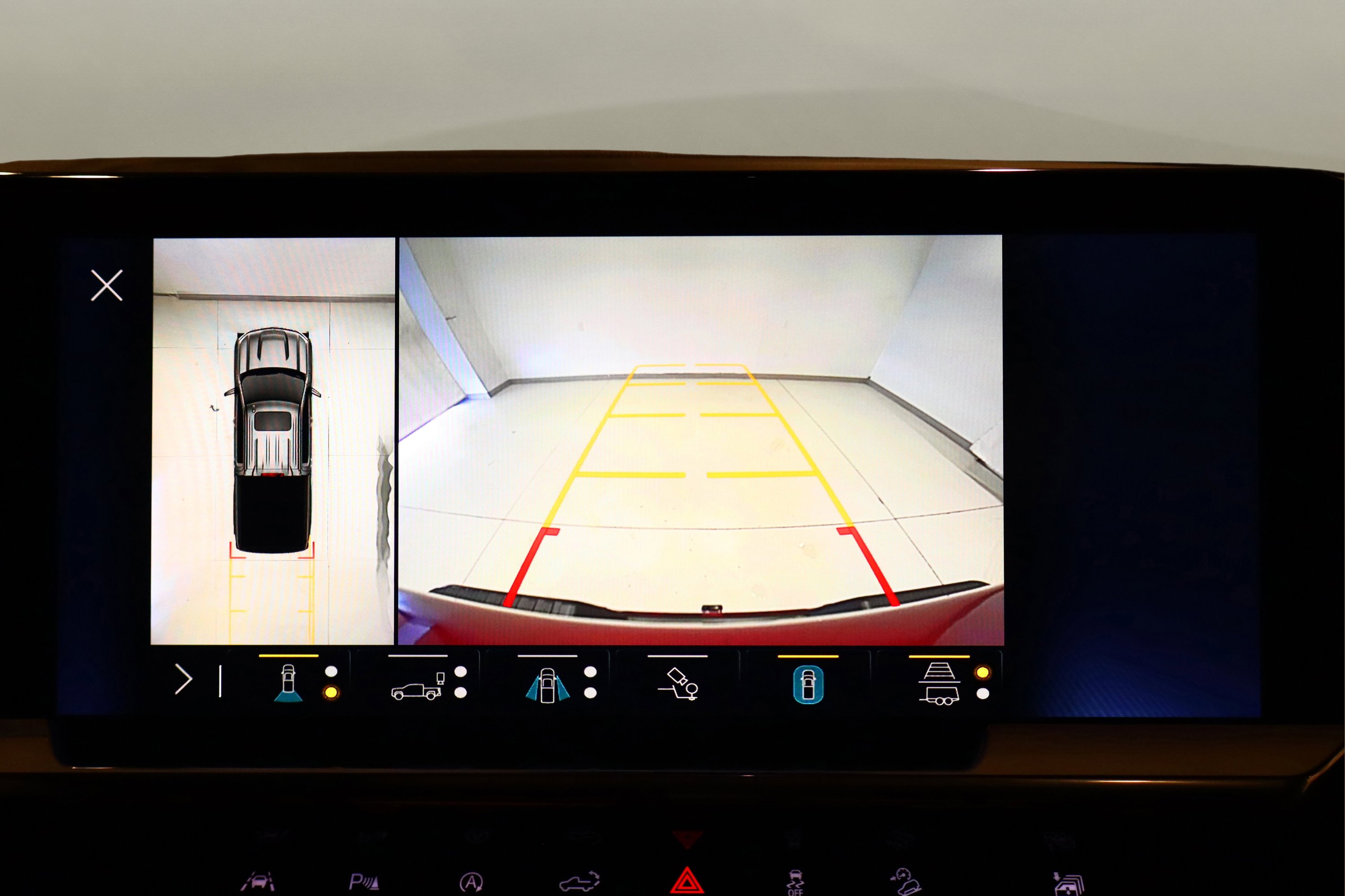 Used 2023 Chevrolet Silverado 1500 High Country w/ Z71 Off-Road Package image 36