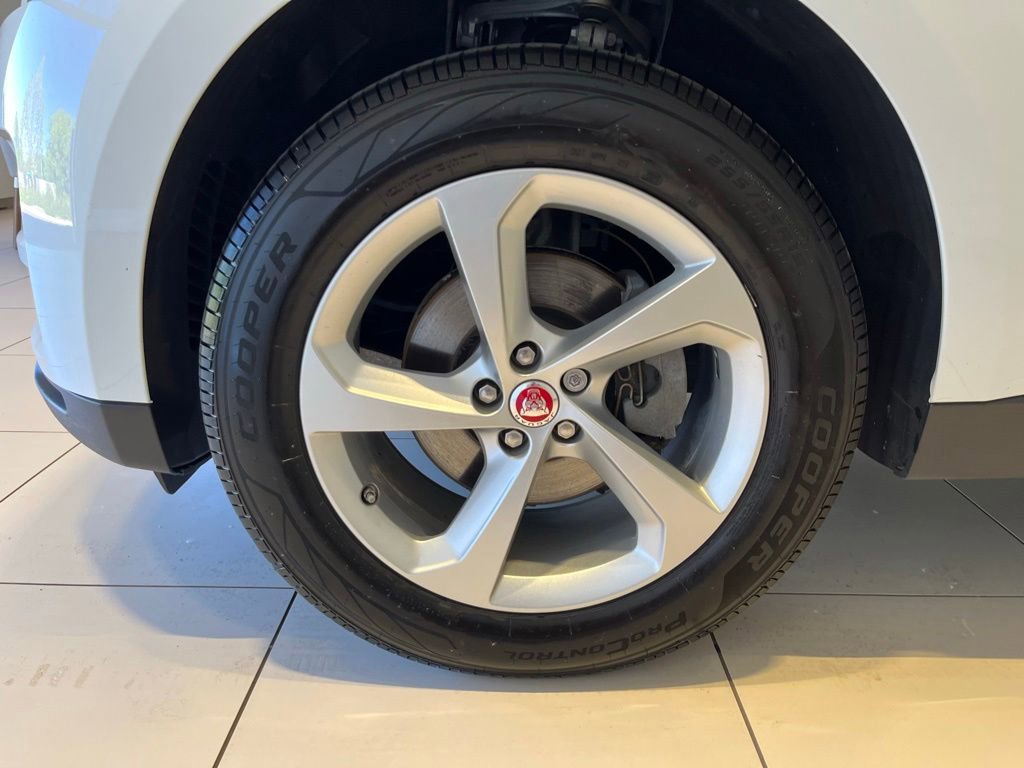 Used 2019 Jaguar F-PACE Premium AWD/4WD image 16