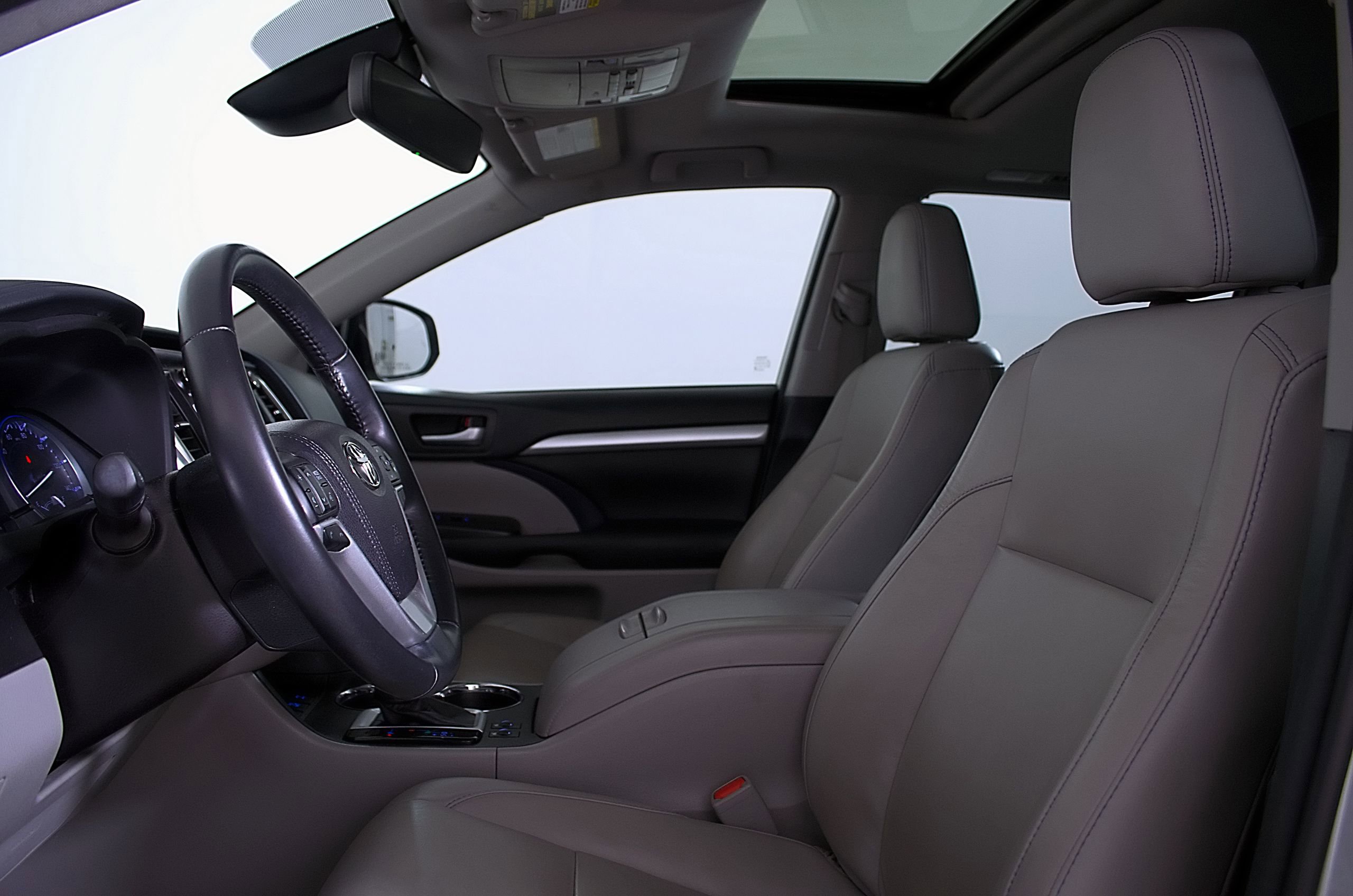 Used 2018 Toyota Highlander XLE image 14