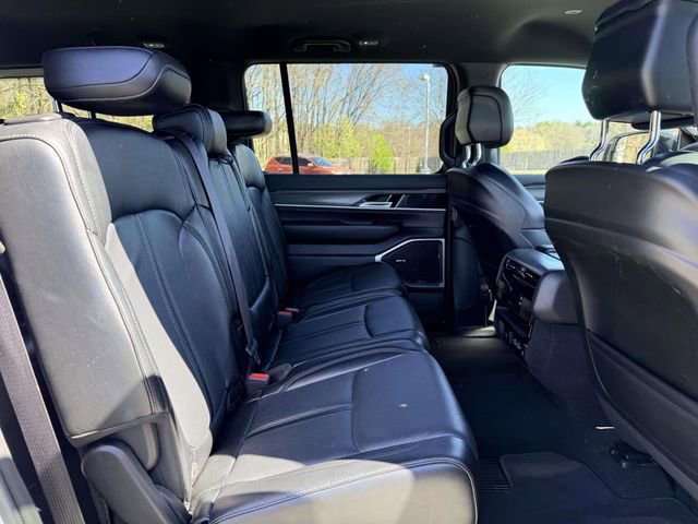 Used 2024 Jeep Wagoneer Series II image 11
