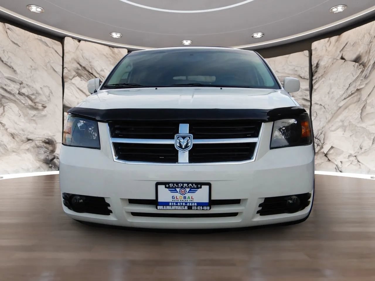 Used 2010 Dodge Grand Caravan SXT FWD image 2