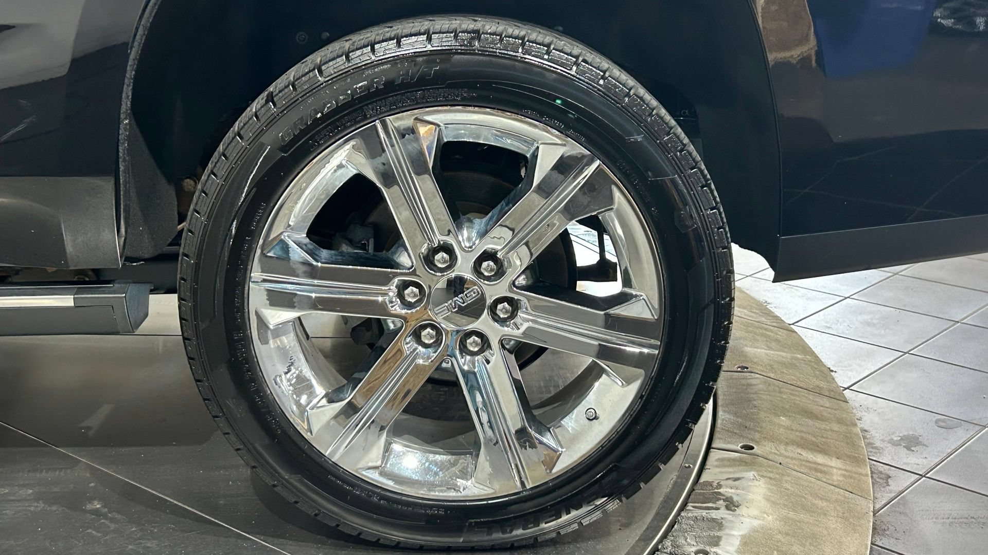 Used 2019 GMC Yukon Denali w/ Denali Ultimate Package AWD/4WD image 27
