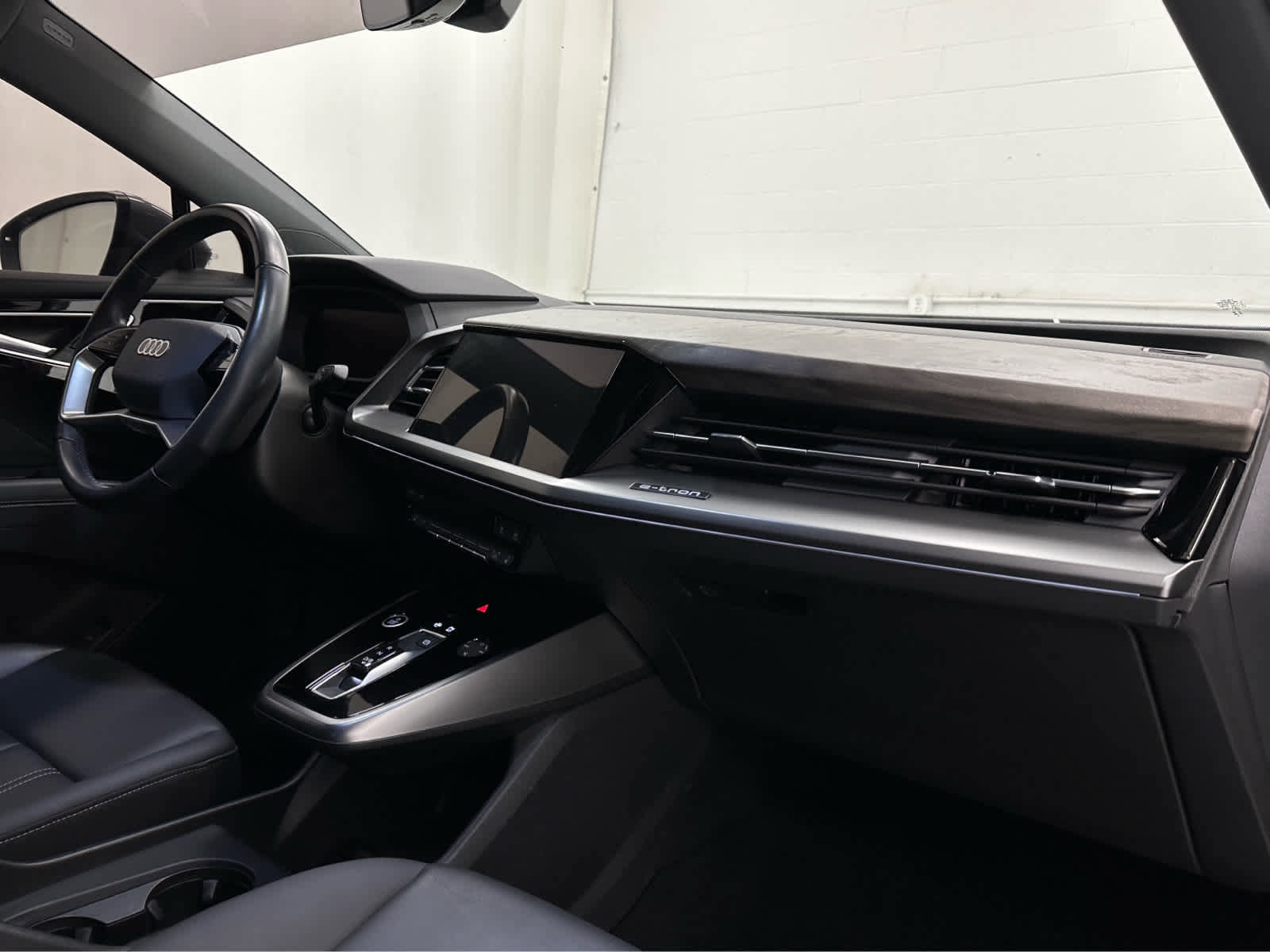 Used 2023 Audi Q4 e-tron Premium w/ Convenience Package image 17