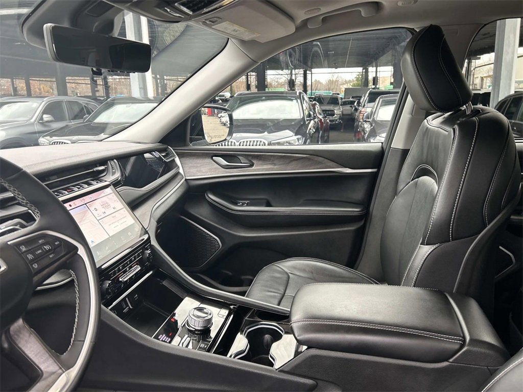 Used 2023 Jeep Grand Cherokee 4WD 4xe w/ Luxury Tech Group II image 23