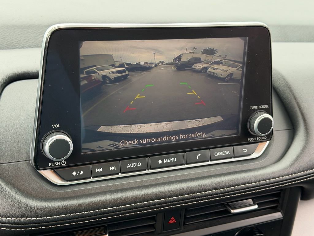 Certified 2025 Nissan Rogue SV FWD image 18