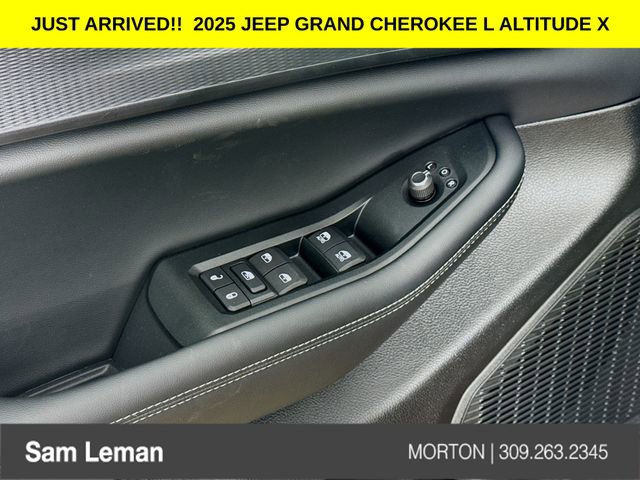New 2025 Jeep Grand Cherokee L Altitude image 17
