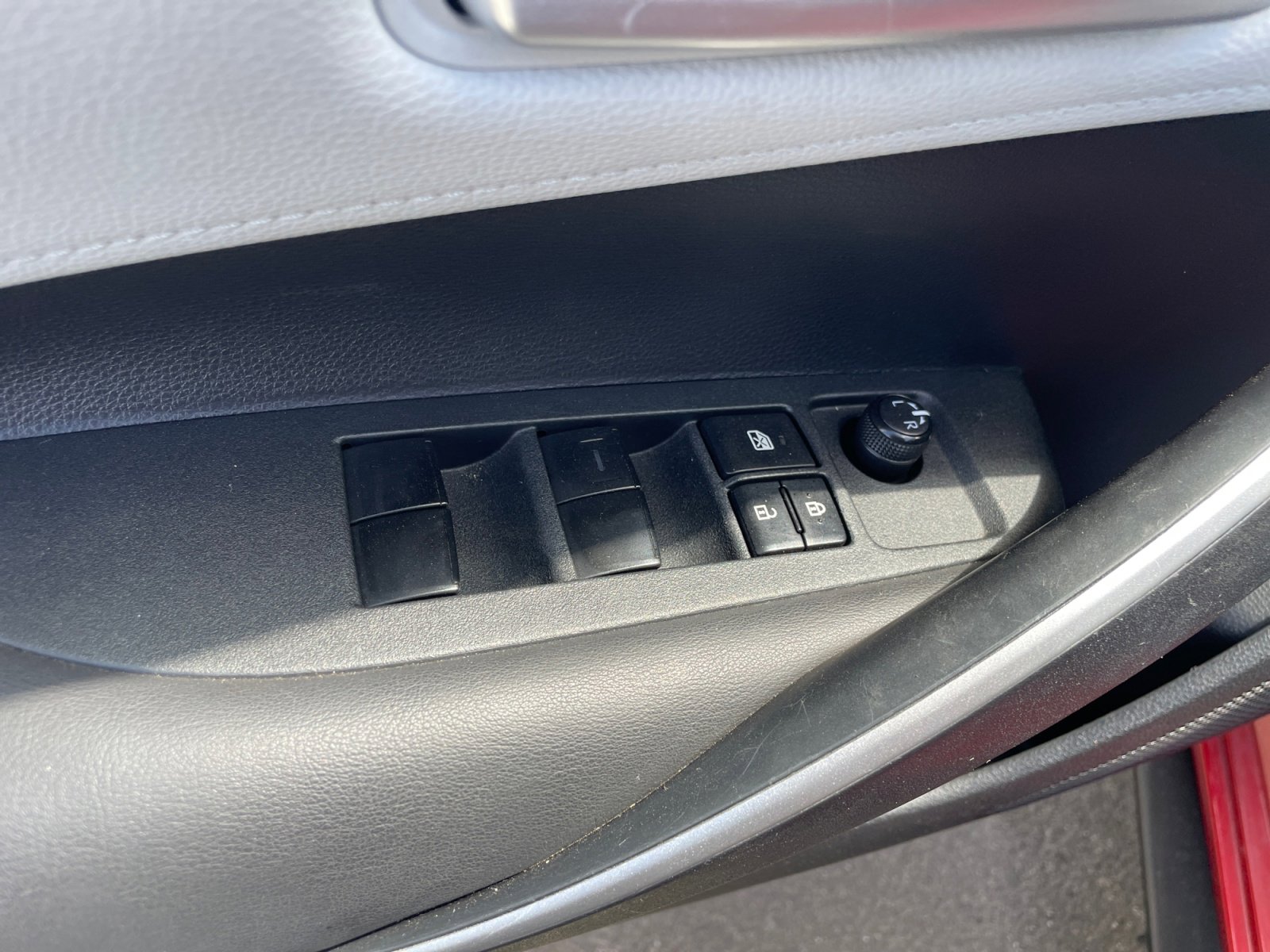 Used 2020 Toyota Corolla SE FWD image 17