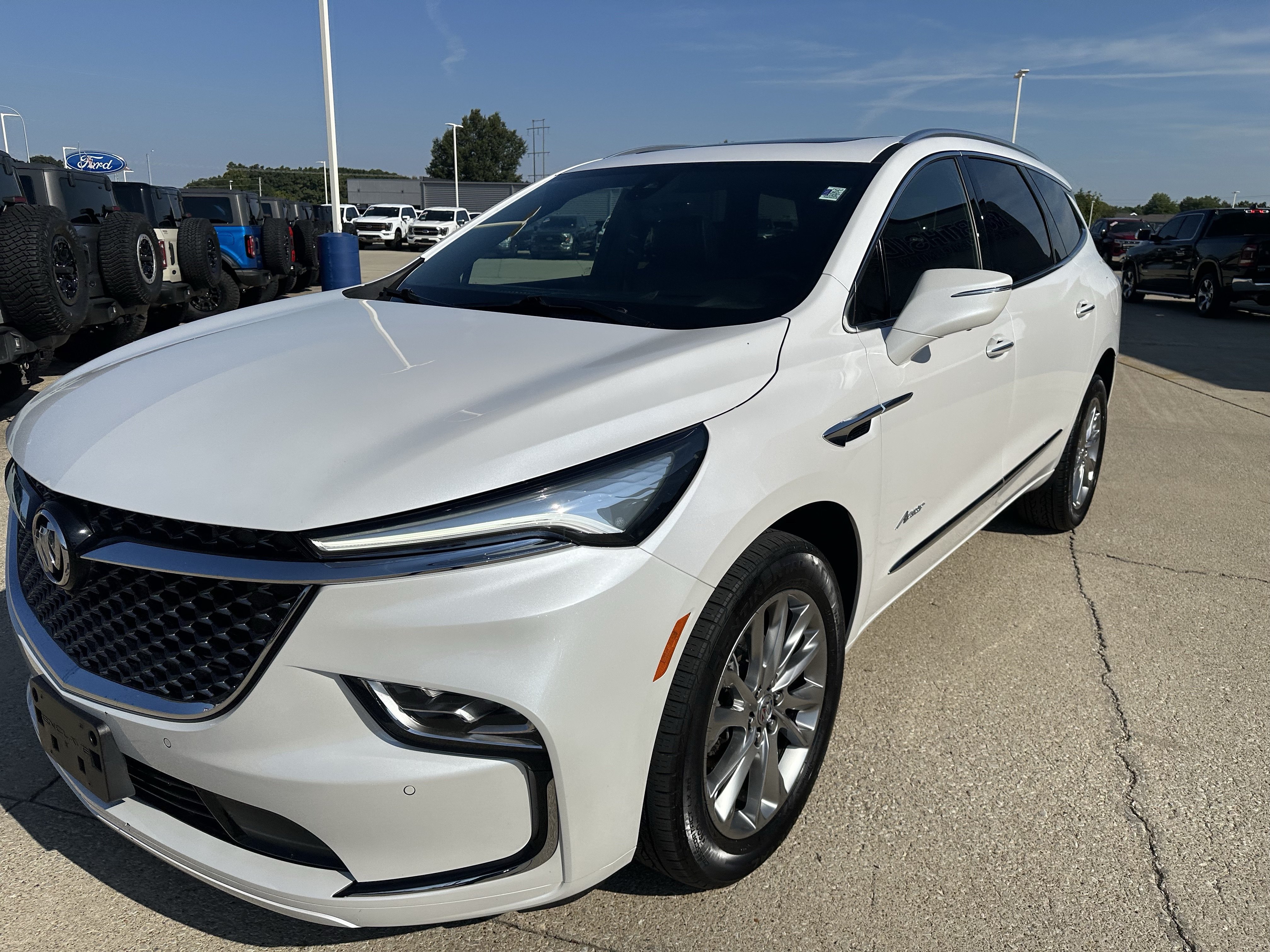 Used 2023 Buick Enclave Avenir w/ Avenir Technology Package AWD/4WD image 22