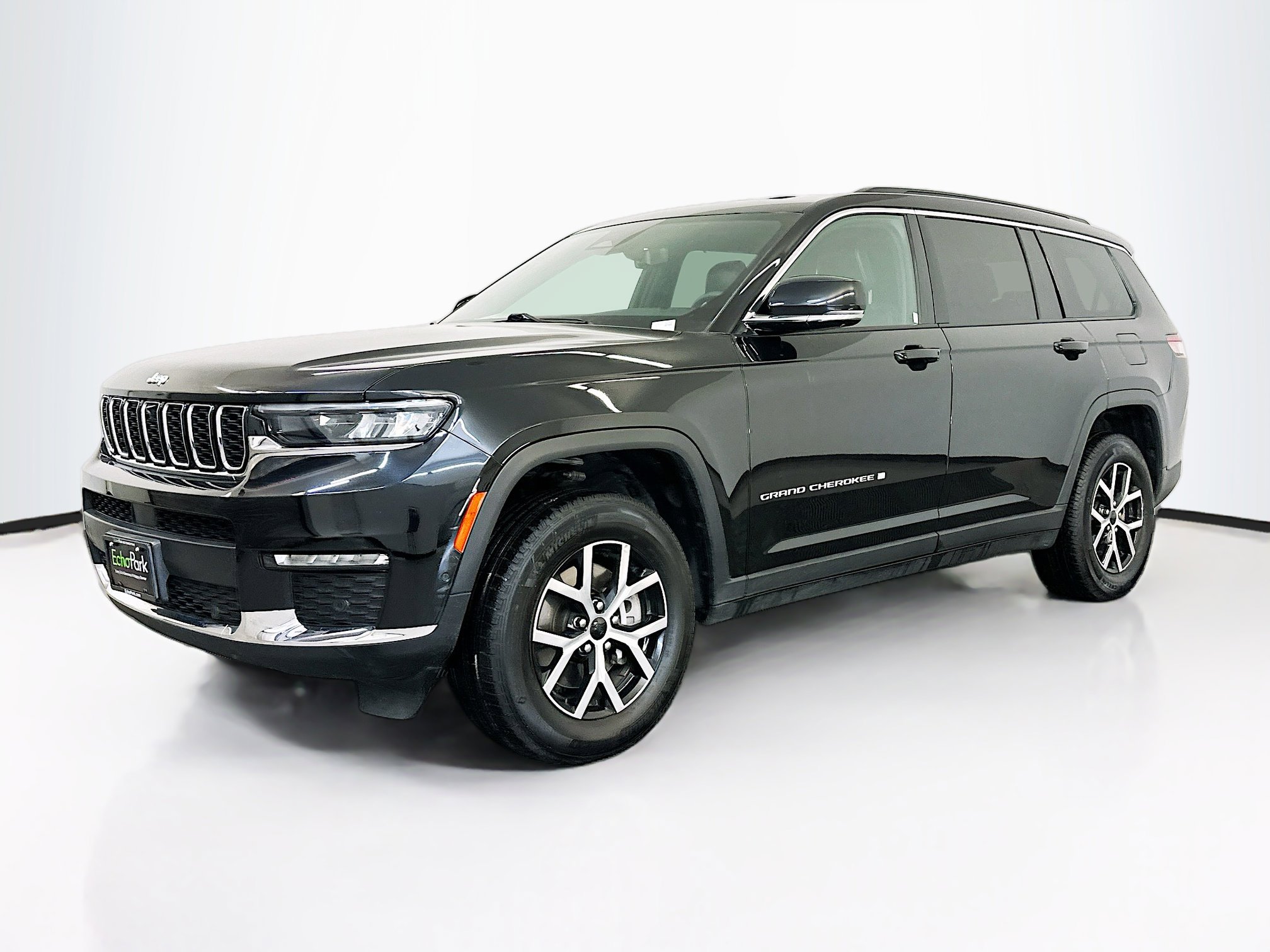 Used 2024 Jeep Grand Cherokee L Limited w/ Luxury Tech Group II image 3