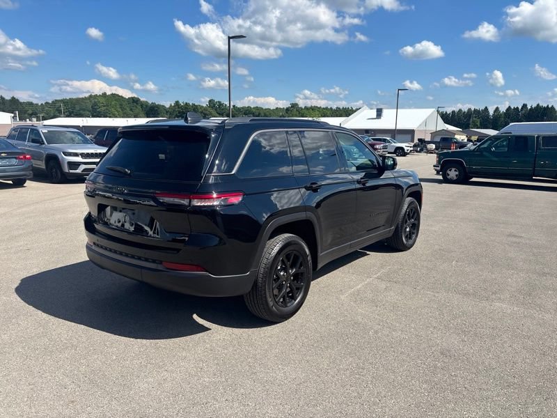 Used 2026 Jeep Grand Cherokee Altitude AWD/4WD image 3