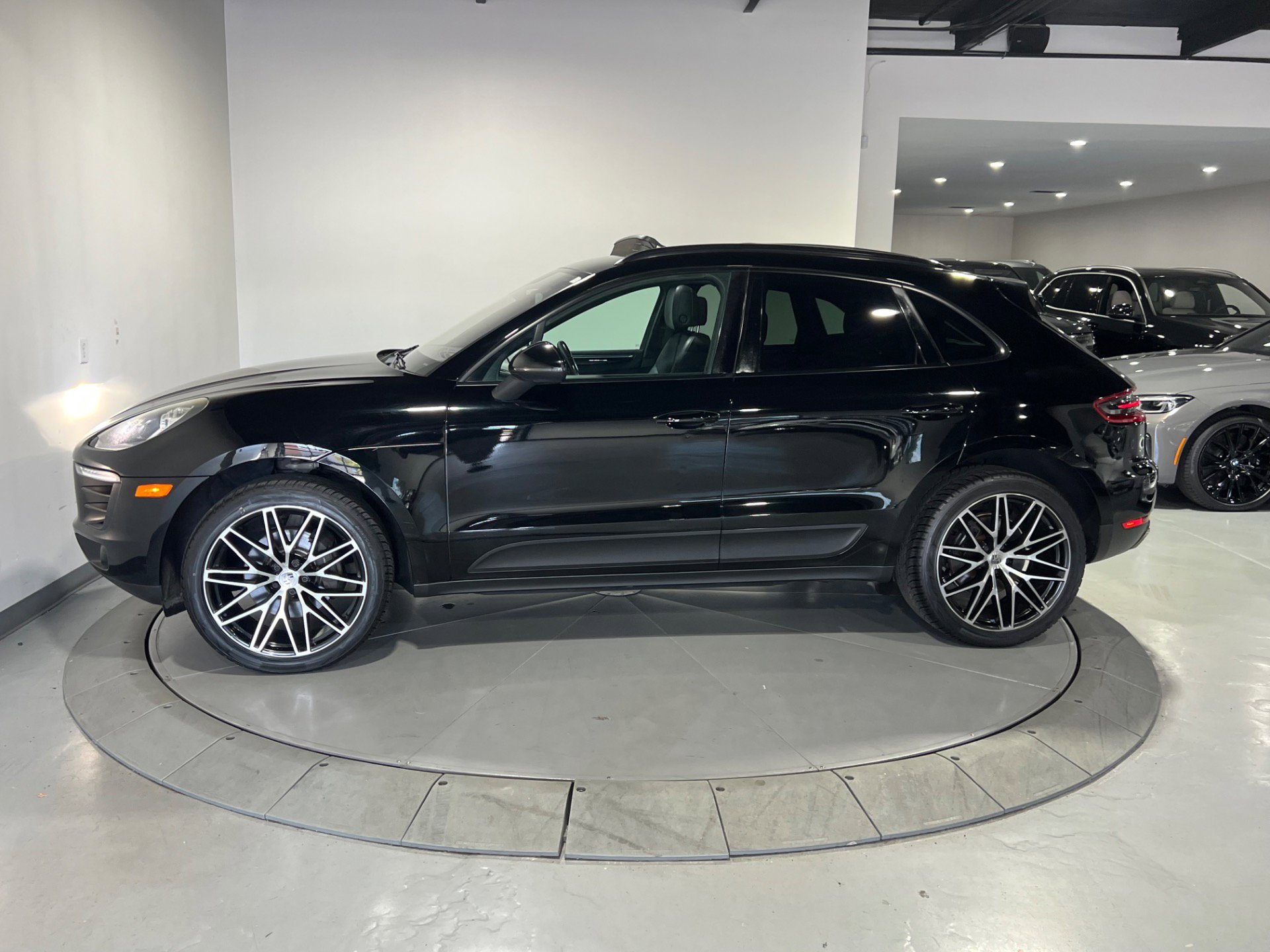 Used 2018 Porsche Macan w/ Driver Memory Package image 6