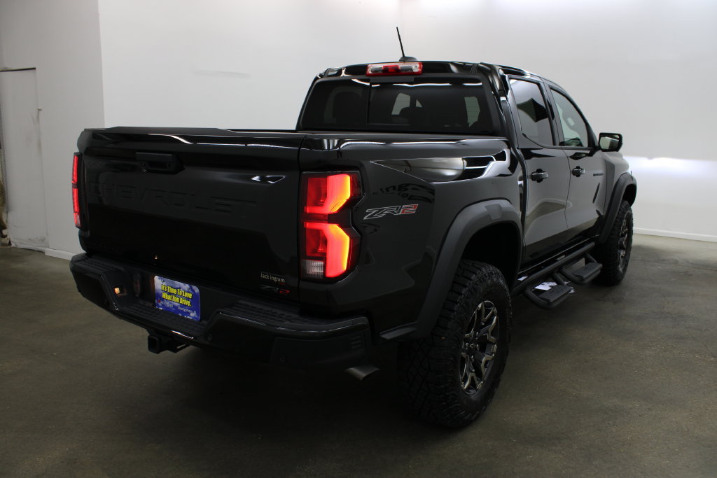 Used 2025 Chevrolet Colorado ZR2 w/ Technology Package AWD/4WD image 5