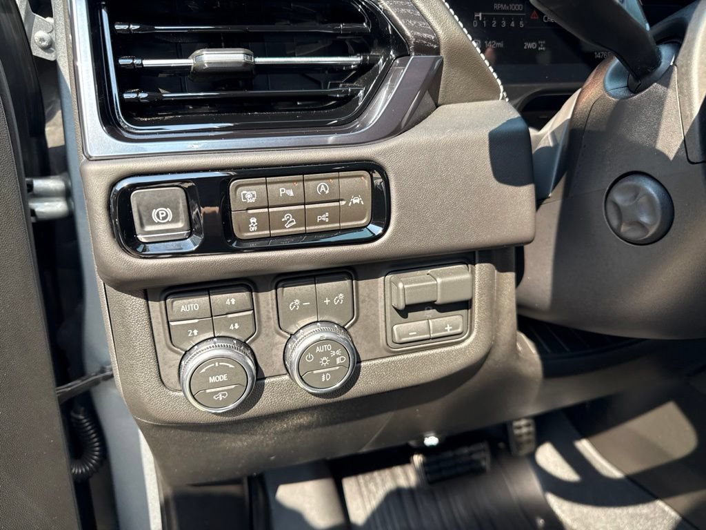 Used 2026 GMC Yukon AT4 Ultimate AWD/4WD image 34